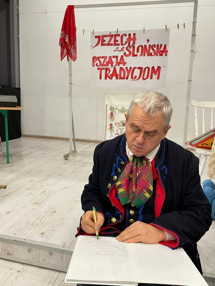 Zdjęcie w galerii na portalu naszwodzislaw.com: Jeżech ze Ślonska, przaja tradycjom. Projekt w ZSP1 wiadomości z regionu