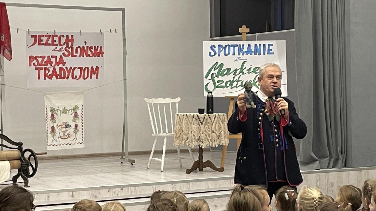 Zdjęcie w galerii na portalu naszwodzislaw.com: Jeżech ze Ślonska, przaja tradycjom. Projekt w ZSP1 wiadomości z regionu