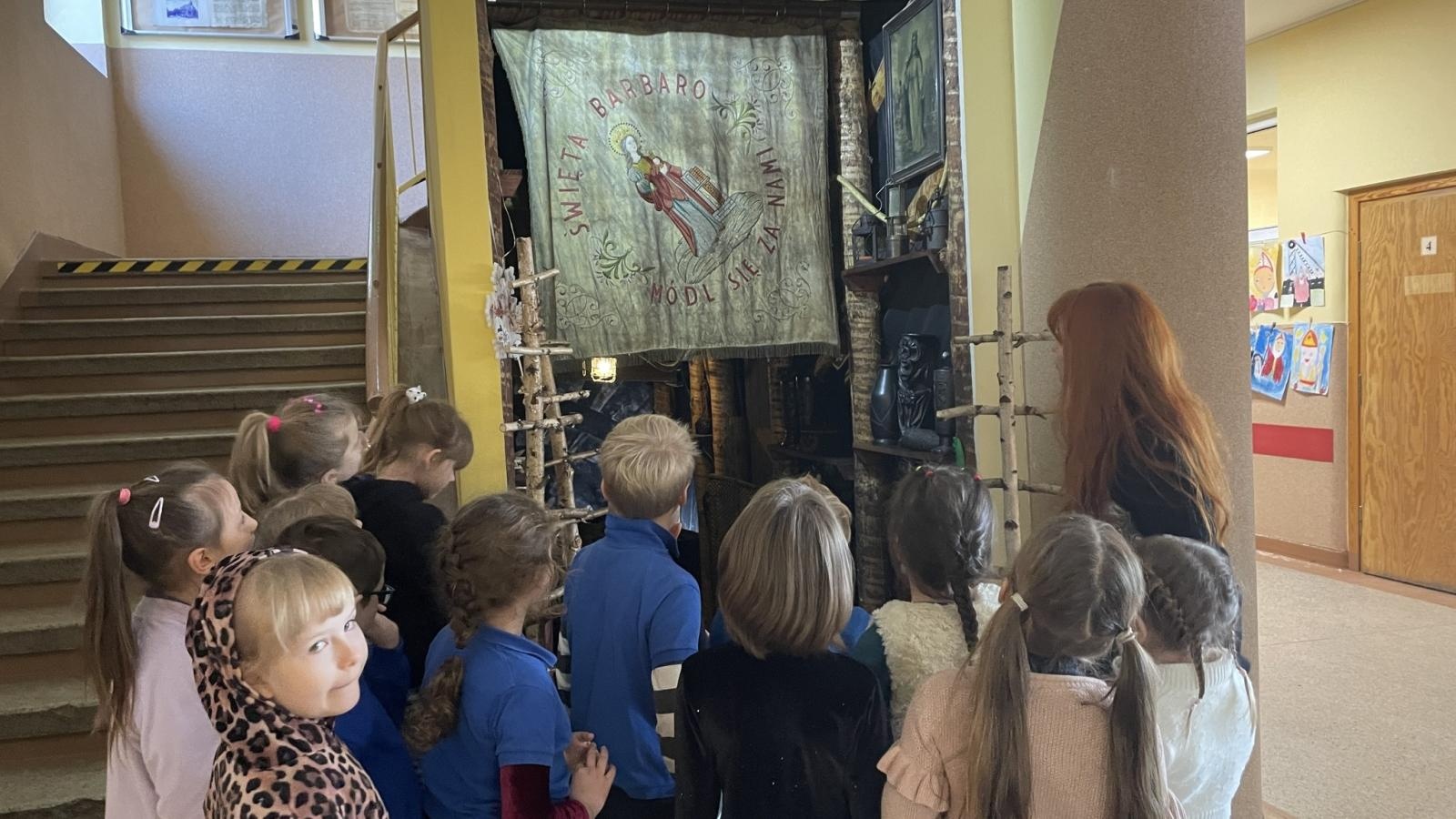 Zdjęcie w galerii na portalu naszwodzislaw.com: Jeżech ze Ślonska, przaja tradycjom. Projekt w ZSP1 wiadomości z regionu