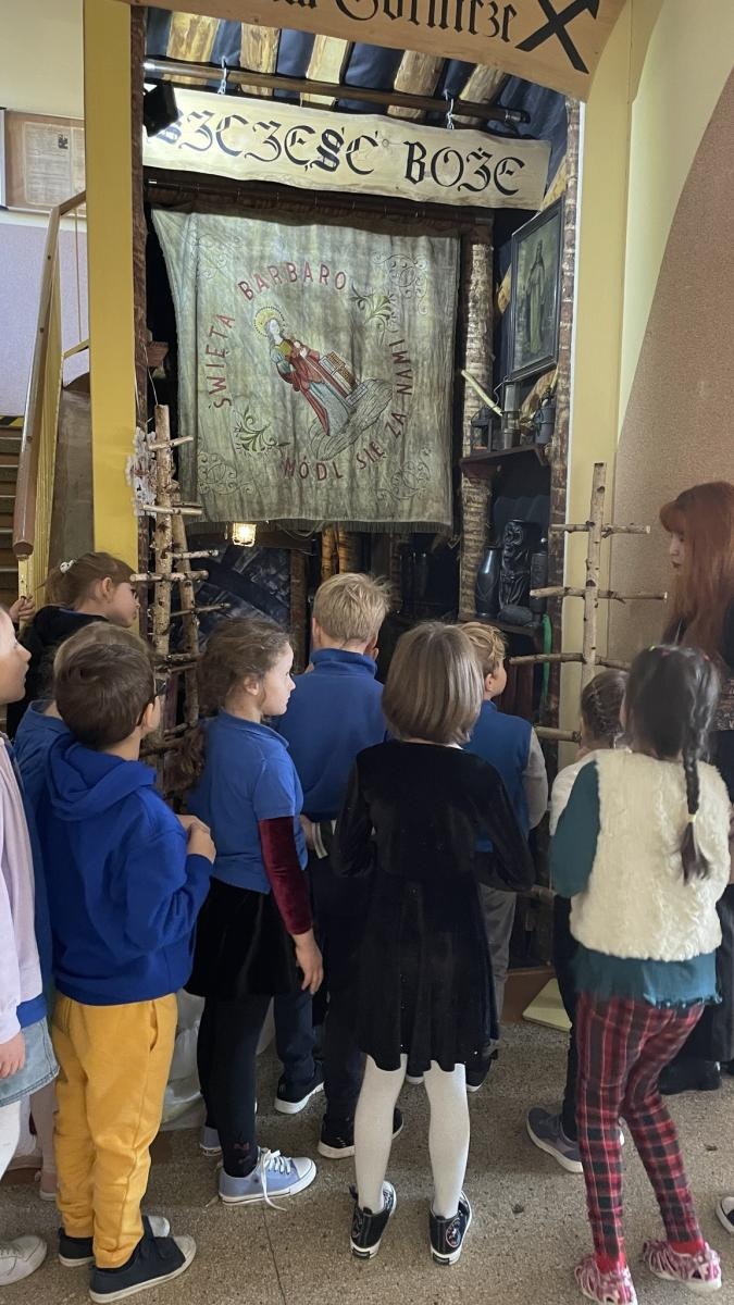 Zdjęcie w galerii na portalu naszwodzislaw.com: Jeżech ze Ślonska, przaja tradycjom. Projekt w ZSP1 wiadomości z regionu