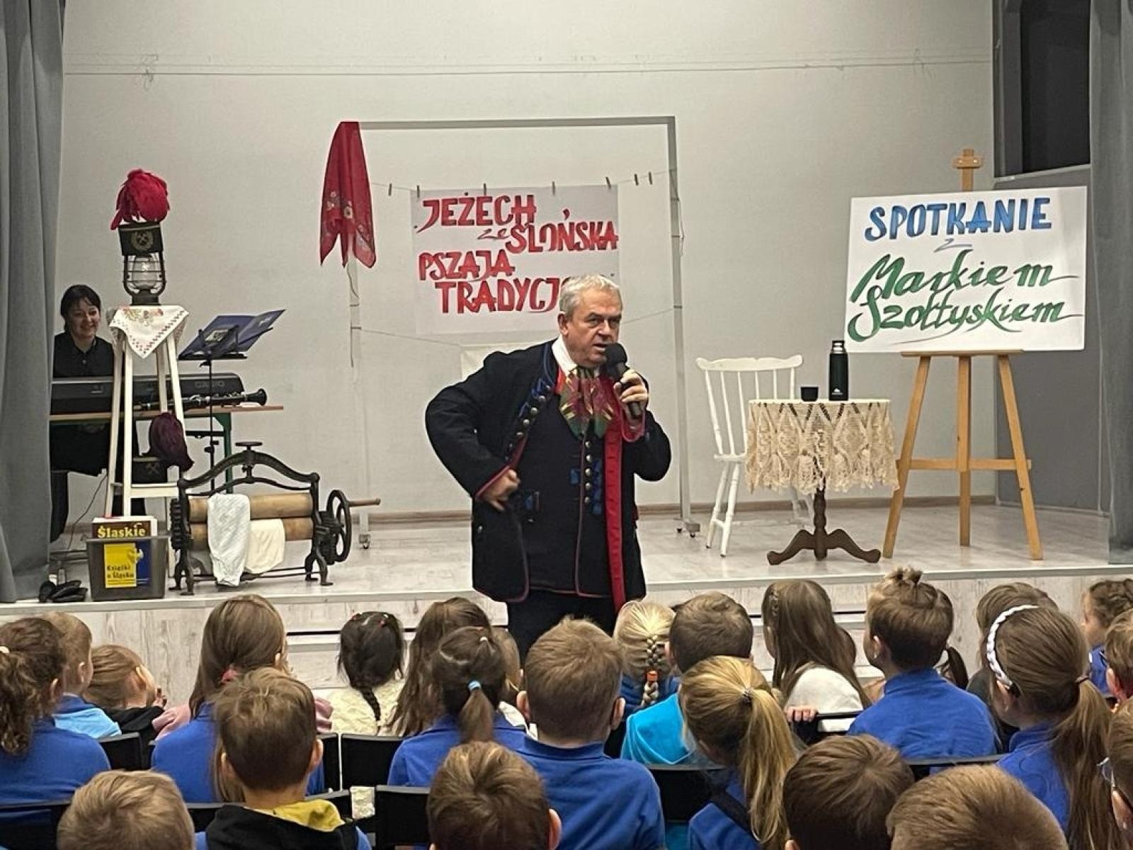 Zdjęcie w galerii na portalu naszwodzislaw.com: Jeżech ze Ślonska, przaja tradycjom. Projekt w ZSP1 wiadomości z regionu