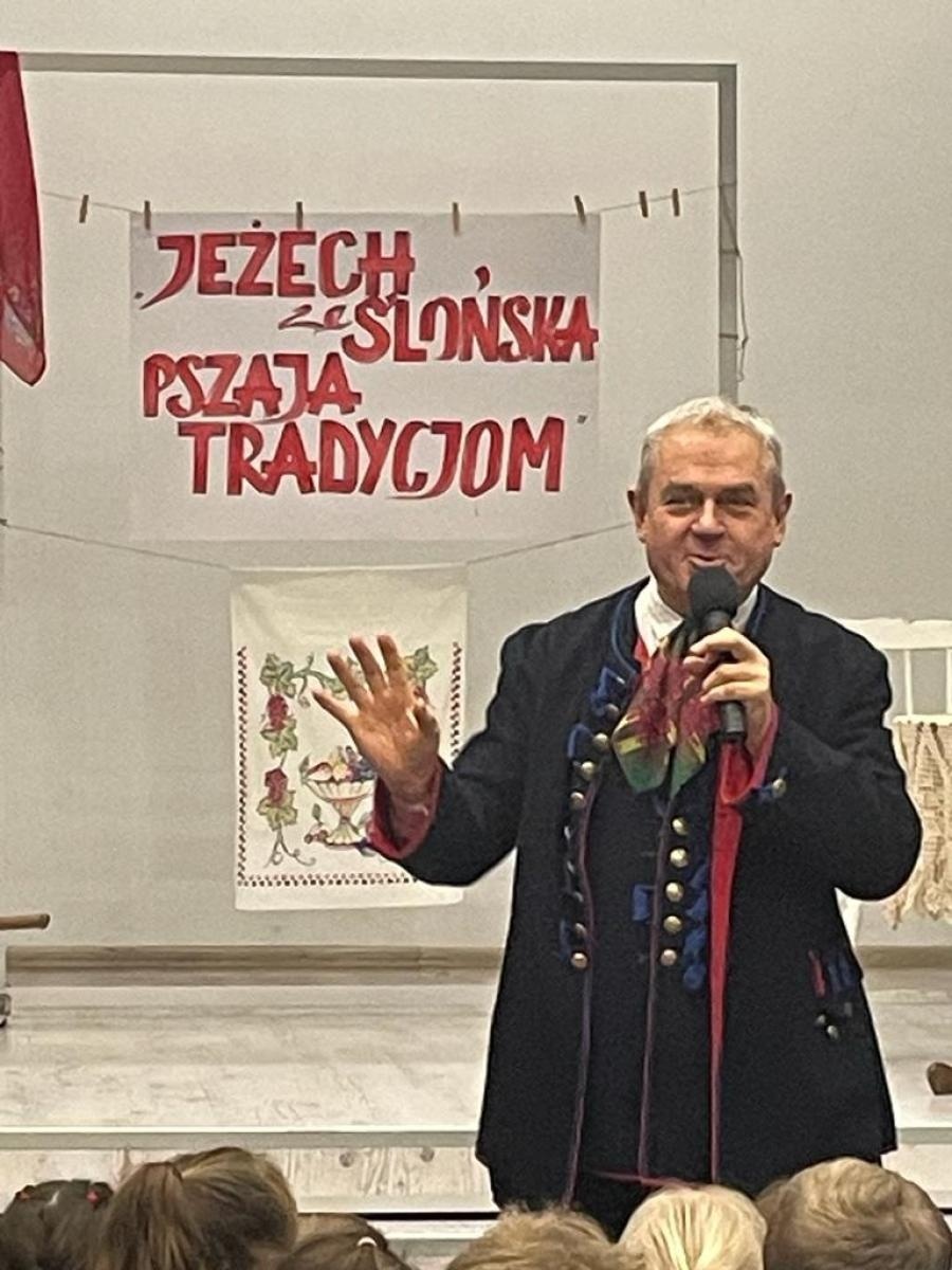Zdjęcie w galerii na portalu naszwodzislaw.com: Jeżech ze Ślonska, przaja tradycjom. Projekt w ZSP1 wiadomości z regionu