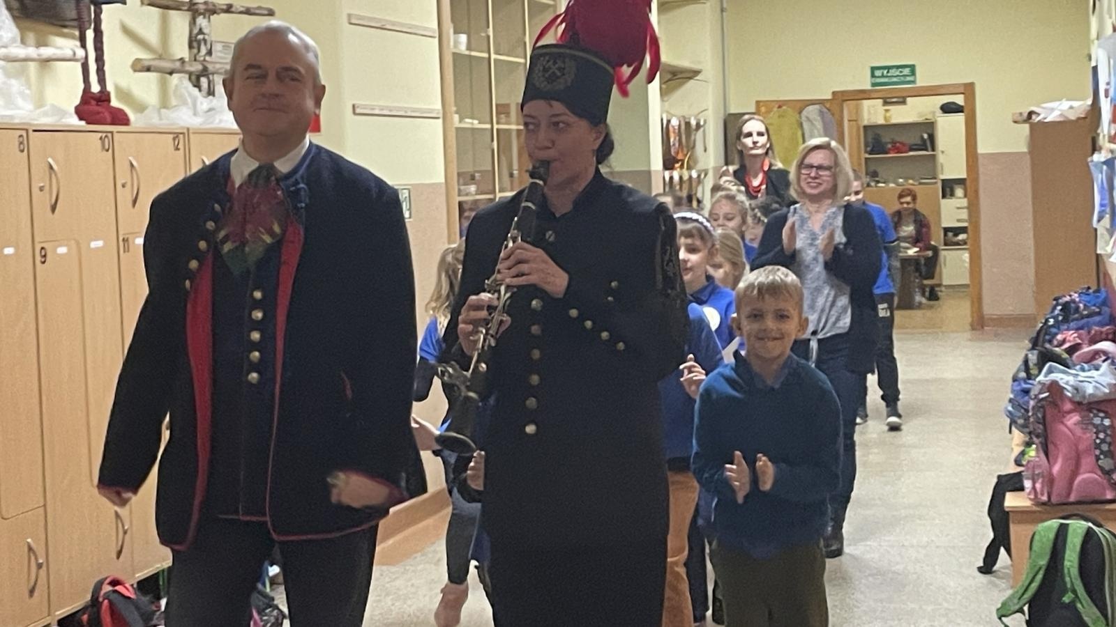 Zdjęcie w galerii na portalu naszwodzislaw.com: Jeżech ze Ślonska, przaja tradycjom. Projekt w ZSP1 wiadomości z regionu