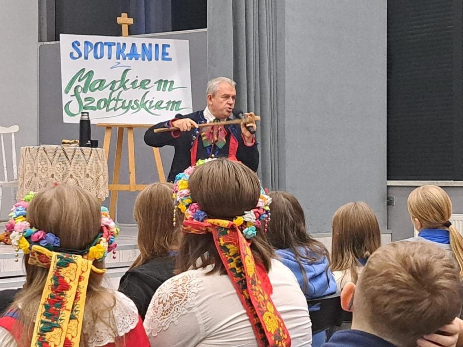 Zdjęcie w galerii na portalu naszwodzislaw.com: Jeżech ze Ślonska, przaja tradycjom. Projekt w ZSP1 wiadomości z regionu