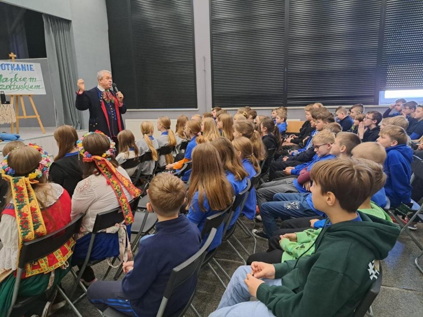 Zdjęcie w galerii na portalu naszwodzislaw.com: Jeżech ze Ślonska, przaja tradycjom. Projekt w ZSP1 wiadomości z regionu