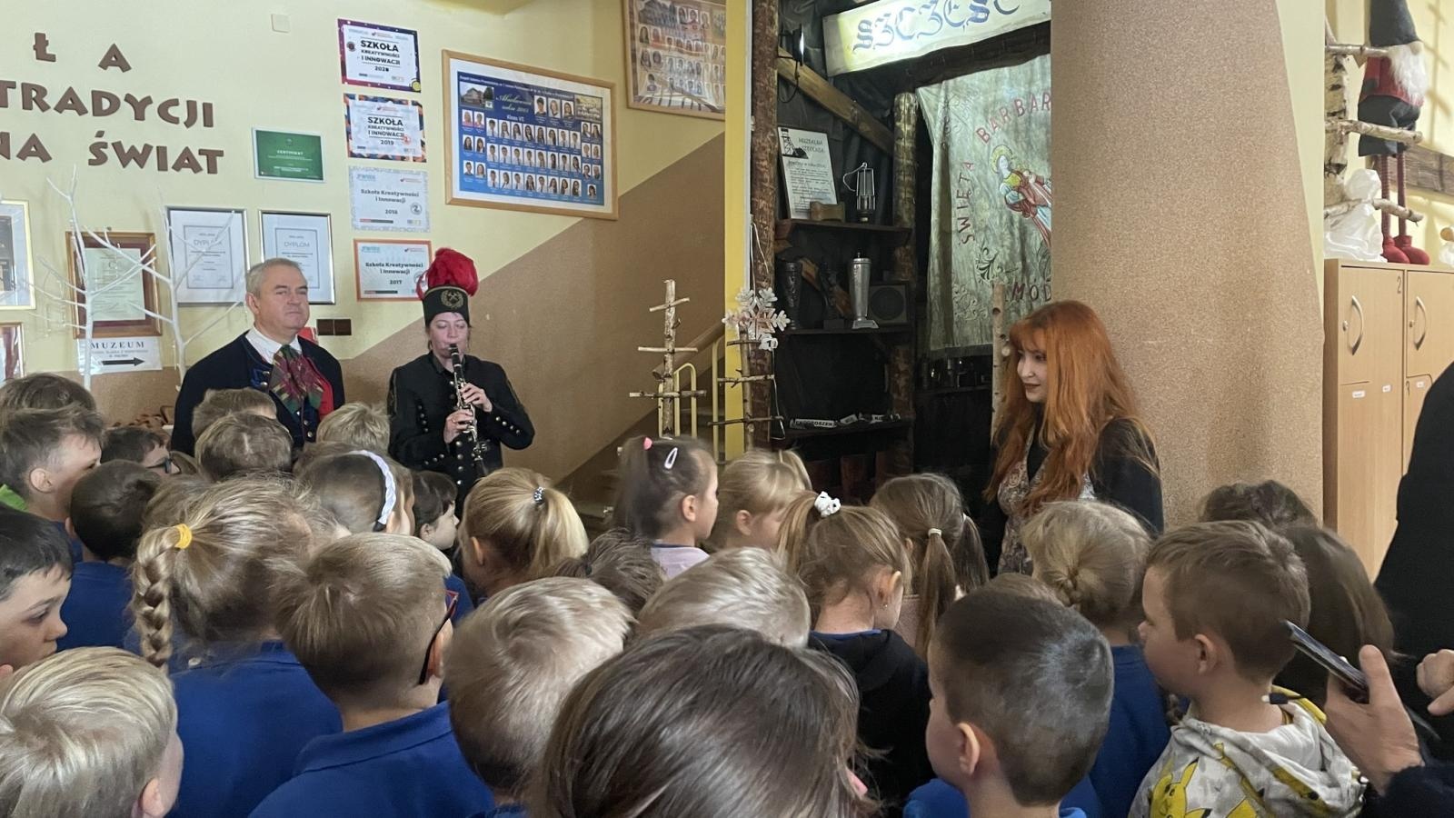 Zdjęcie w galerii na portalu naszwodzislaw.com: Jeżech ze Ślonska, przaja tradycjom. Projekt w ZSP1 wiadomości z regionu