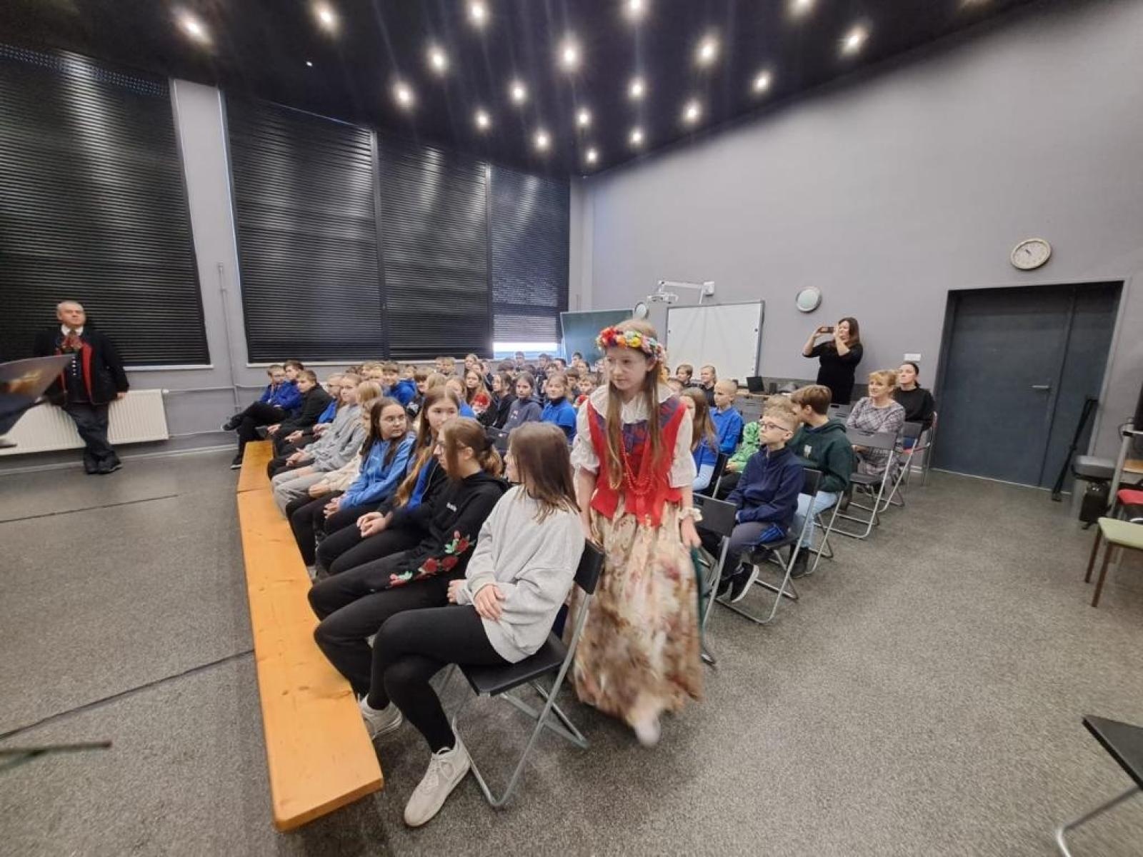 Zdjęcie w galerii na portalu naszwodzislaw.com: Jeżech ze Ślonska, przaja tradycjom. Projekt w ZSP1 wiadomości z regionu