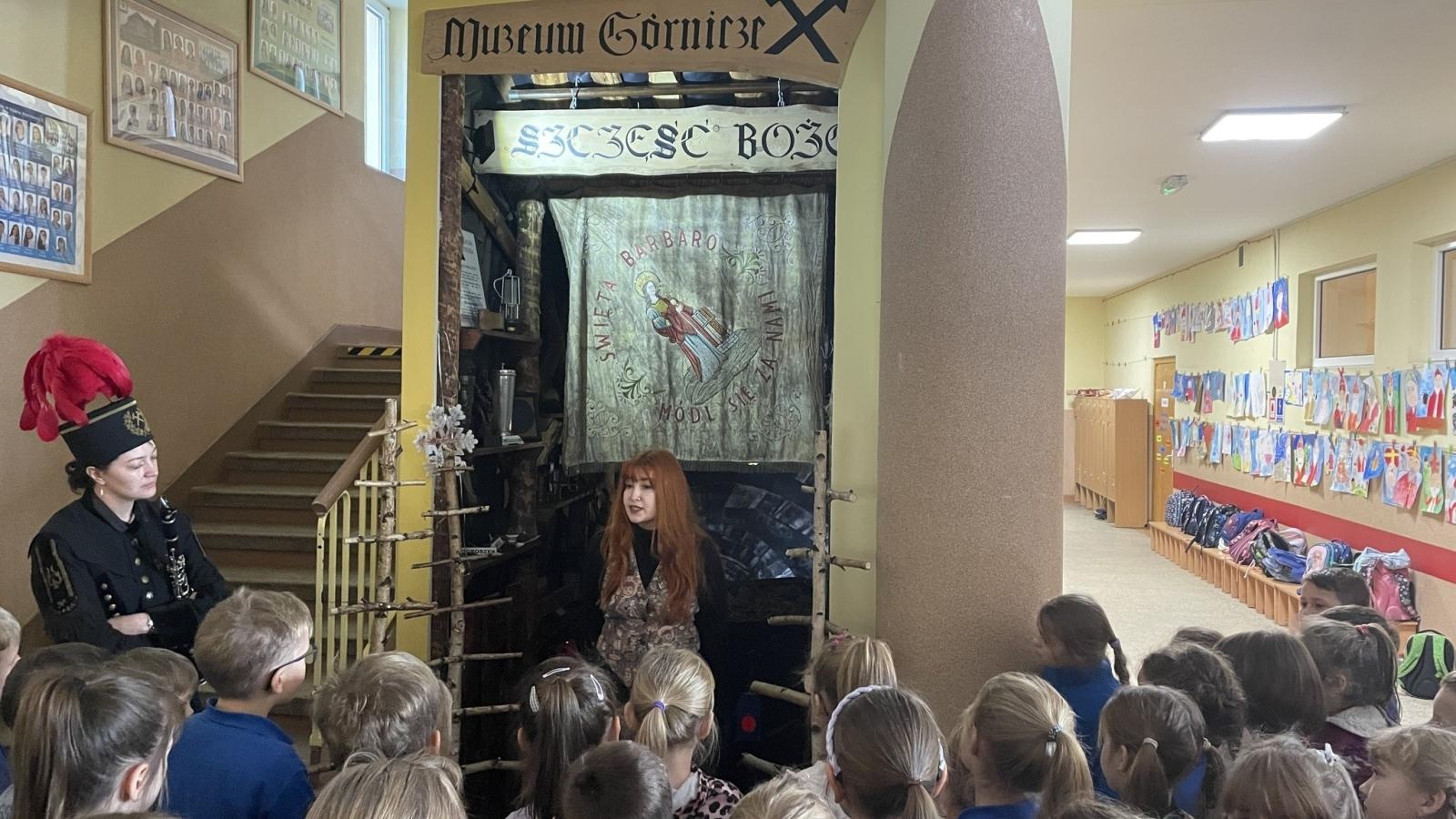 Zdjęcie w galerii na portalu naszwodzislaw.com: Jeżech ze Ślonska, przaja tradycjom. Projekt w ZSP1 wiadomości z regionu