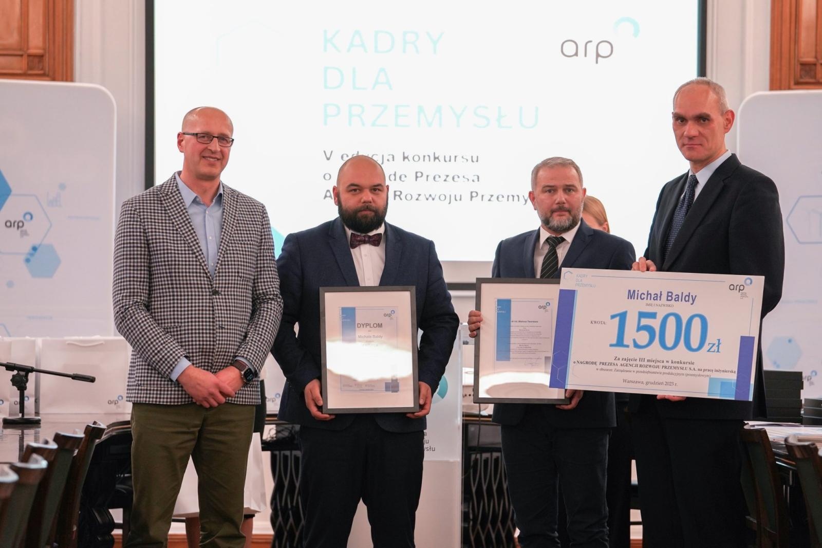 Zdjęcie w galerii na portalu naszwodzislaw.com: 3. miejsce w konkursie ARP na najlepszą pracę inżynierską dla absolwenta ANS wiadomości z regionu