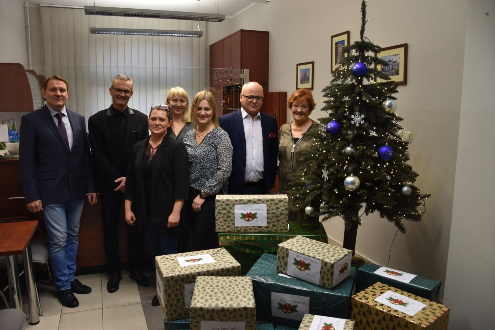 Zdjęcie w galerii na portalu naszwodzislaw.com: Starostwo po raz kolejny ufundowało Szlachetną Paczkę wiadomości z regionu