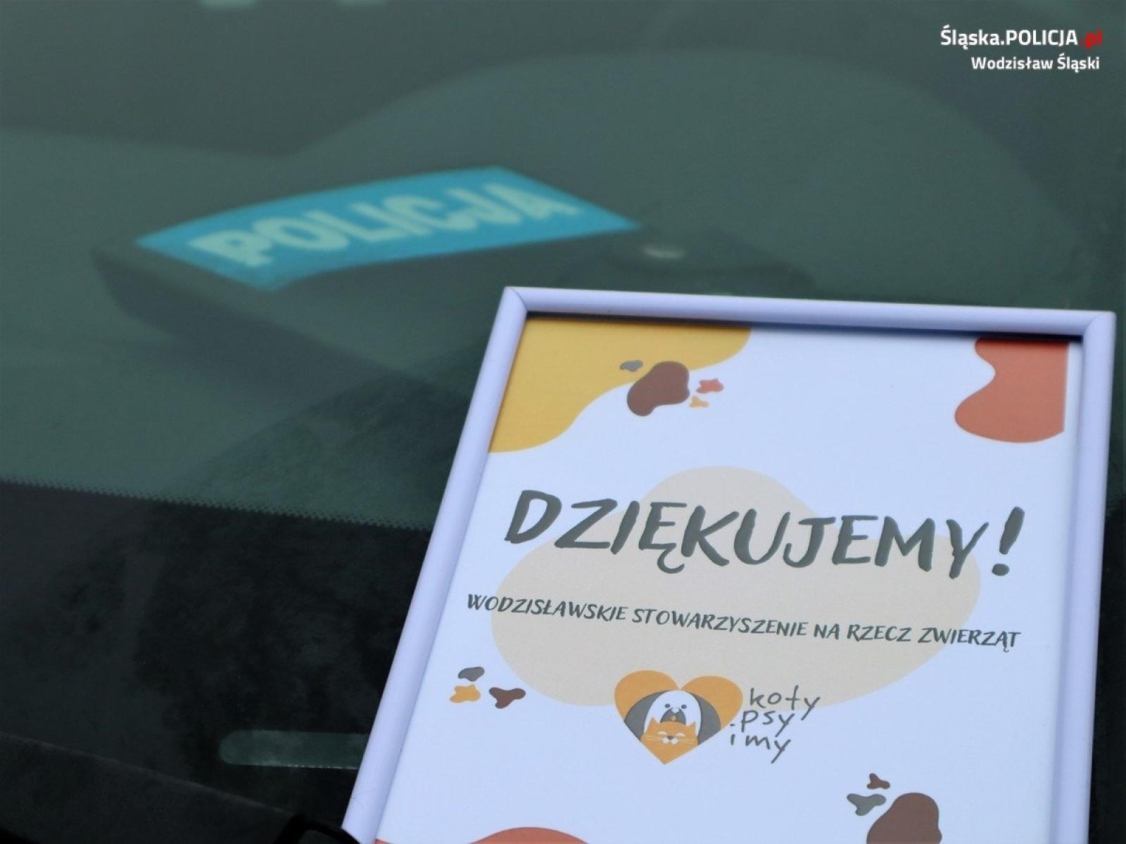 Zdjęcie w galerii na portalu naszwodzislaw.com: Paka dla psiaka. Wodzisławscy policjanci wzięli udział w wyjątkowej zbiórce wiadomości z regionu