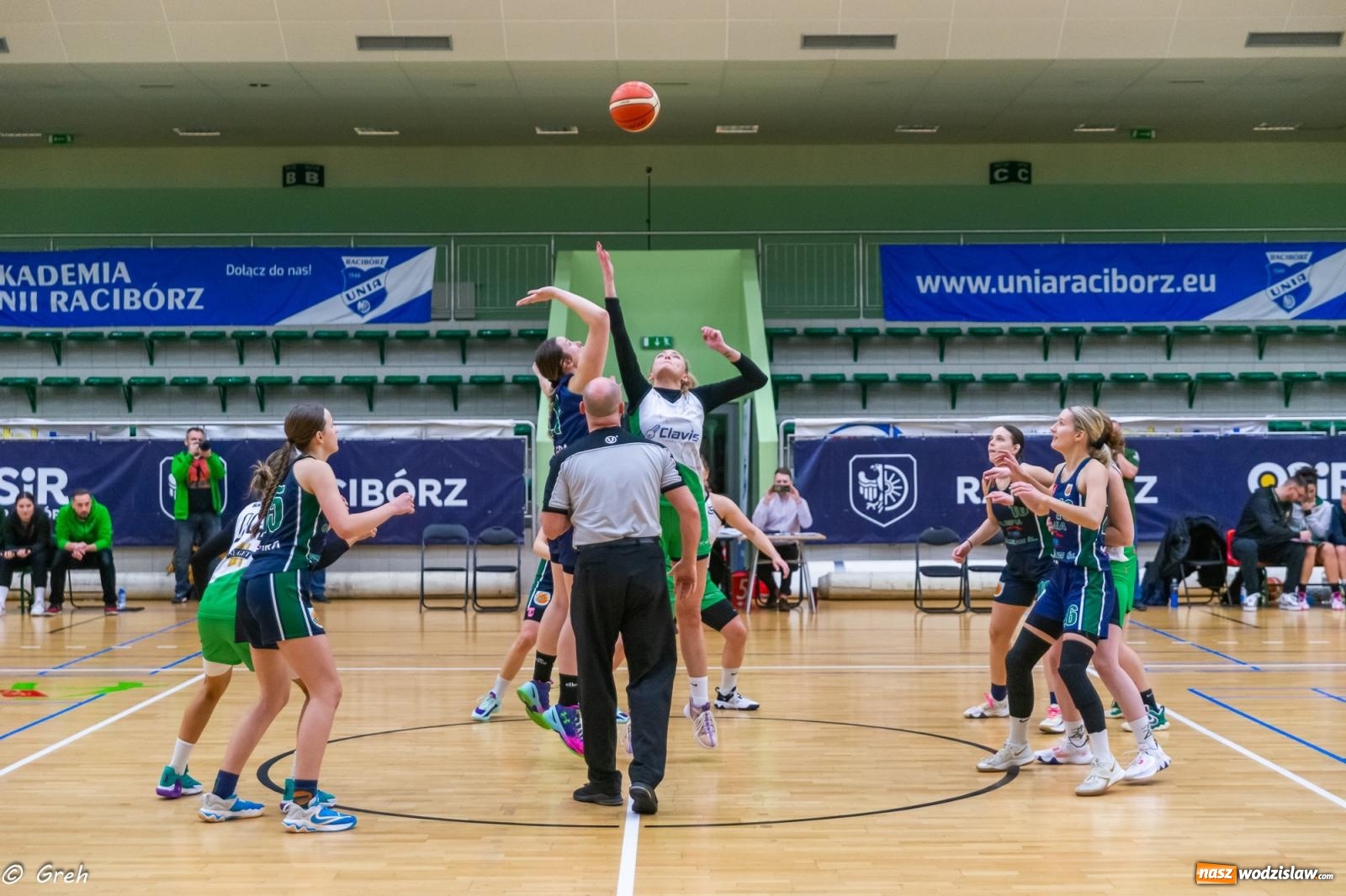 Zdjęcie w galerii na portalu naszwodzislaw.com: Koszykówka. Walka do ostatniej syreny. Olimpia górą w Raciborzu [FOTO i WIDEO] wiadomości z regionu