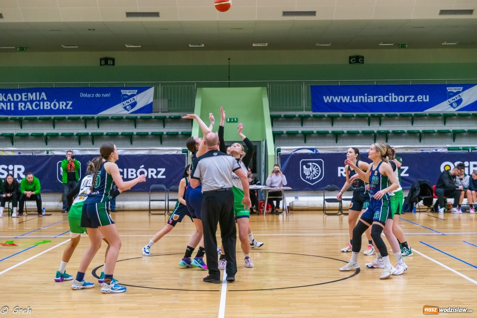 Zdjęcie w galerii na portalu naszwodzislaw.com: Koszykówka. Walka do ostatniej syreny. Olimpia górą w Raciborzu [FOTO i WIDEO] wiadomości z regionu