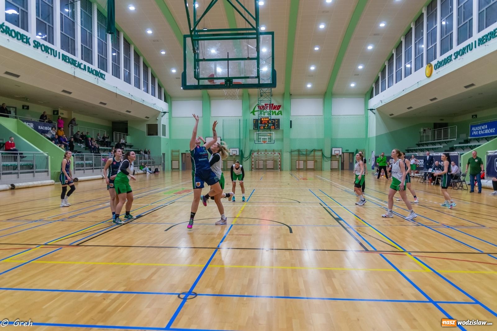 Zdjęcie w galerii na portalu naszwodzislaw.com: Koszykówka. Walka do ostatniej syreny. Olimpia górą w Raciborzu [FOTO i WIDEO] wiadomości z regionu