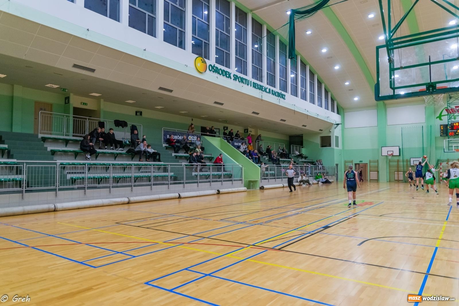 Zdjęcie w galerii na portalu naszwodzislaw.com: Koszykówka. Walka do ostatniej syreny. Olimpia górą w Raciborzu [FOTO i WIDEO] wiadomości z regionu