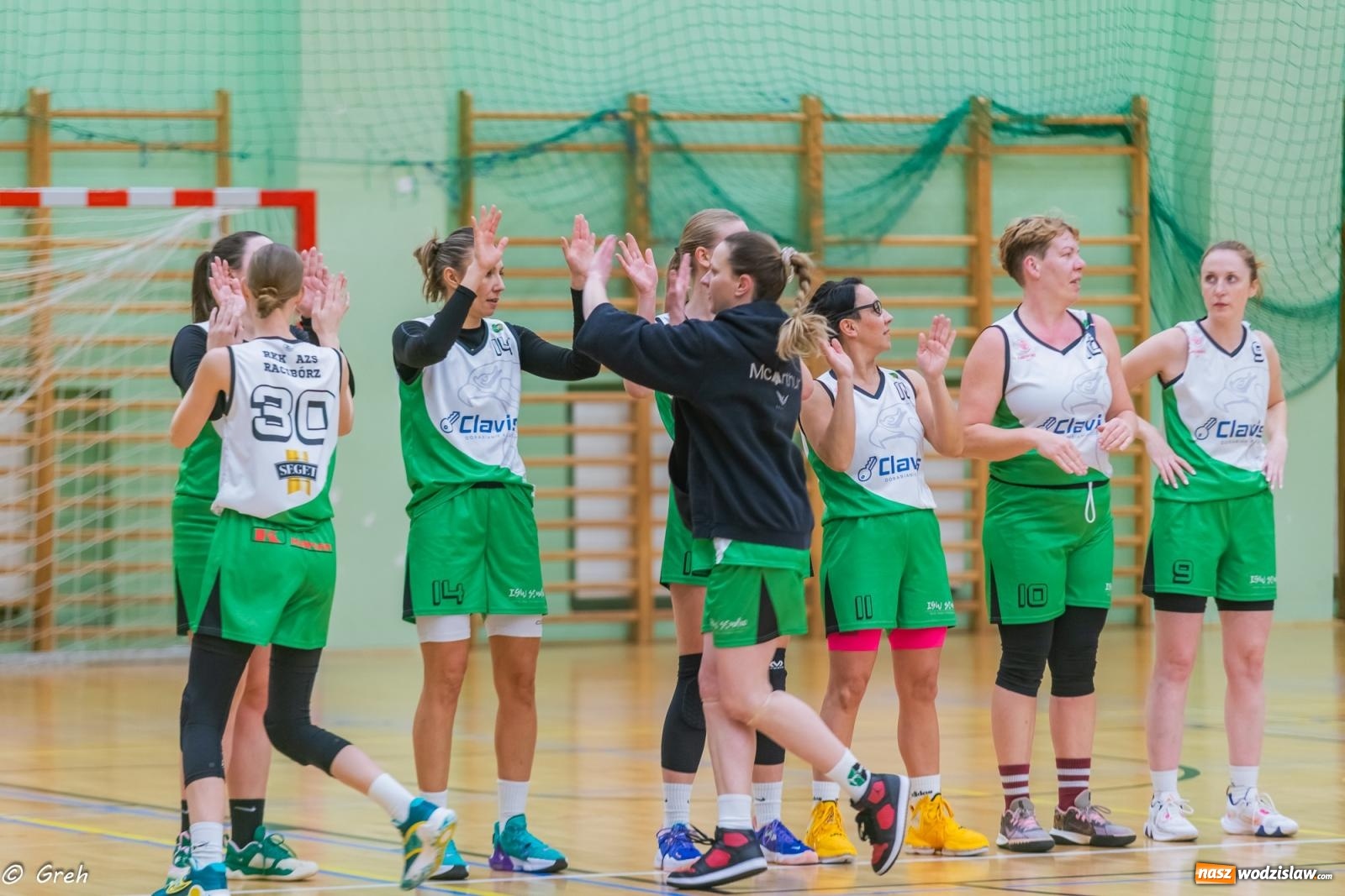 Zdjęcie w galerii na portalu naszwodzislaw.com: Koszykówka. Walka do ostatniej syreny. Olimpia górą w Raciborzu [FOTO i WIDEO] wiadomości z regionu