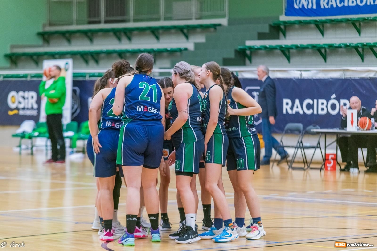 Zdjęcie w galerii na portalu naszwodzislaw.com: Koszykówka. Walka do ostatniej syreny. Olimpia górą w Raciborzu [FOTO i WIDEO] wiadomości z regionu
