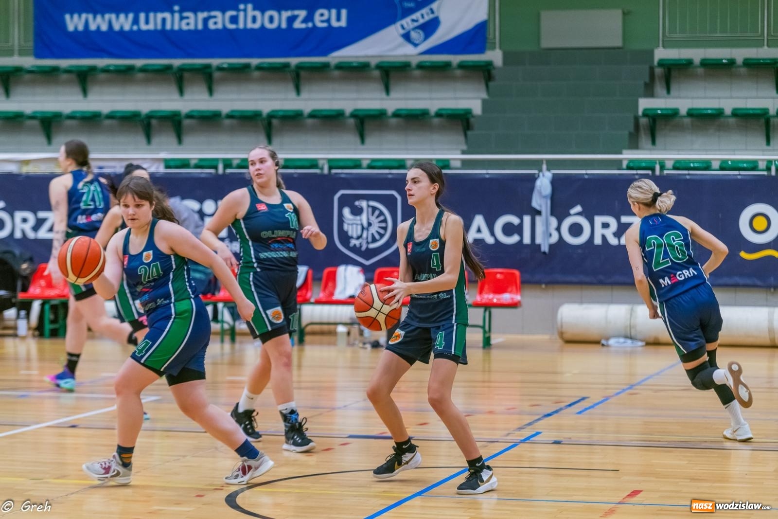 Zdjęcie w galerii na portalu naszwodzislaw.com: Koszykówka. Walka do ostatniej syreny. Olimpia górą w Raciborzu [FOTO i WIDEO] wiadomości z regionu