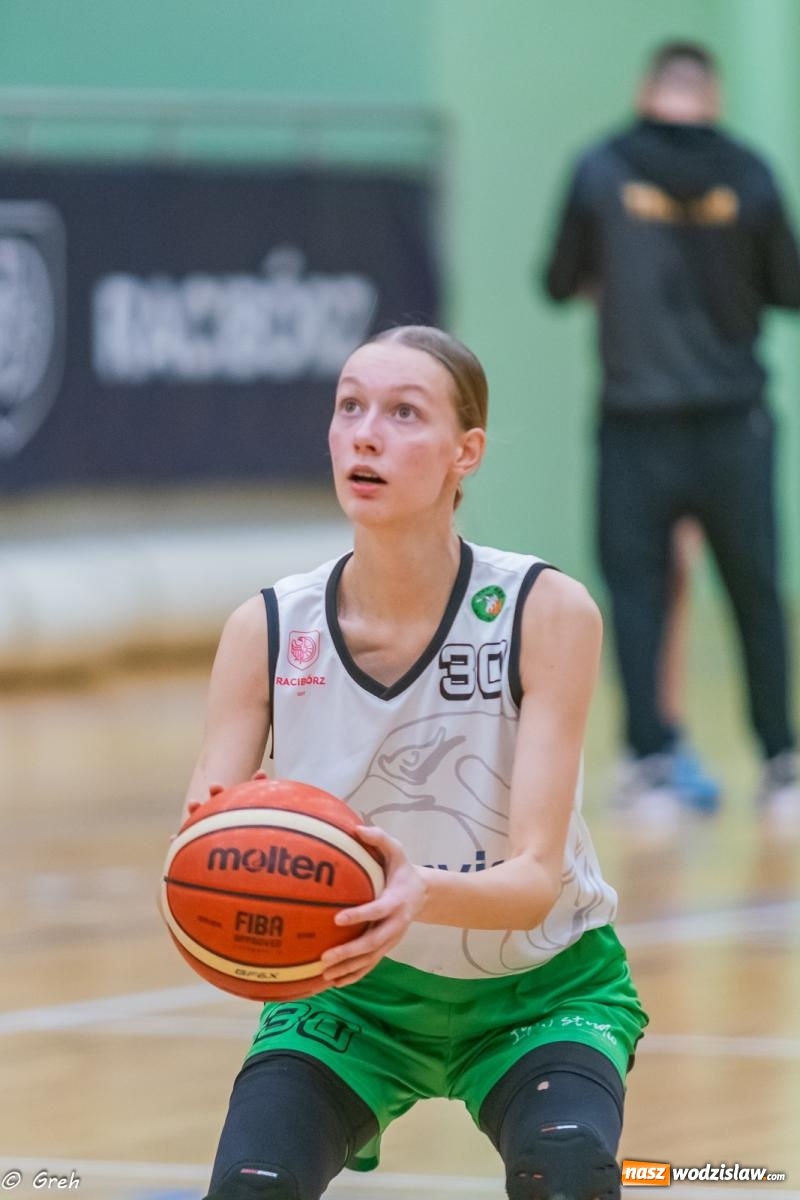 Zdjęcie w galerii na portalu naszwodzislaw.com: Koszykówka. Walka do ostatniej syreny. Olimpia górą w Raciborzu [FOTO i WIDEO] wiadomości z regionu