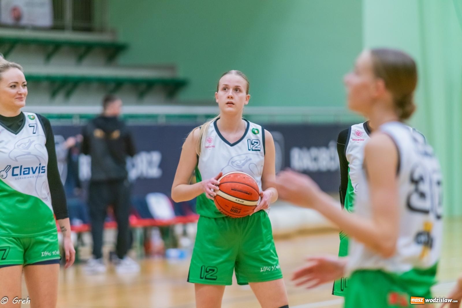Zdjęcie w galerii na portalu naszwodzislaw.com: Koszykówka. Walka do ostatniej syreny. Olimpia górą w Raciborzu [FOTO i WIDEO] wiadomości z regionu