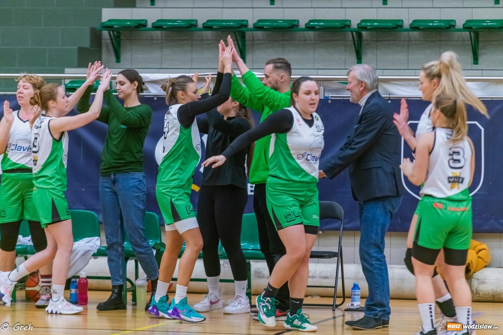 Zdjęcie w galerii na portalu naszwodzislaw.com: Koszykówka. Walka do ostatniej syreny. Olimpia górą w Raciborzu [FOTO i WIDEO] wiadomości z regionu