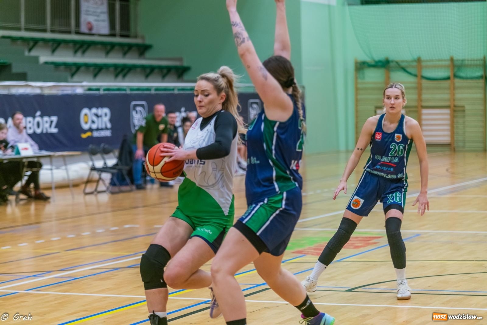 Zdjęcie w galerii na portalu naszwodzislaw.com: Koszykówka. Walka do ostatniej syreny. Olimpia górą w Raciborzu [FOTO i WIDEO] wiadomości z regionu