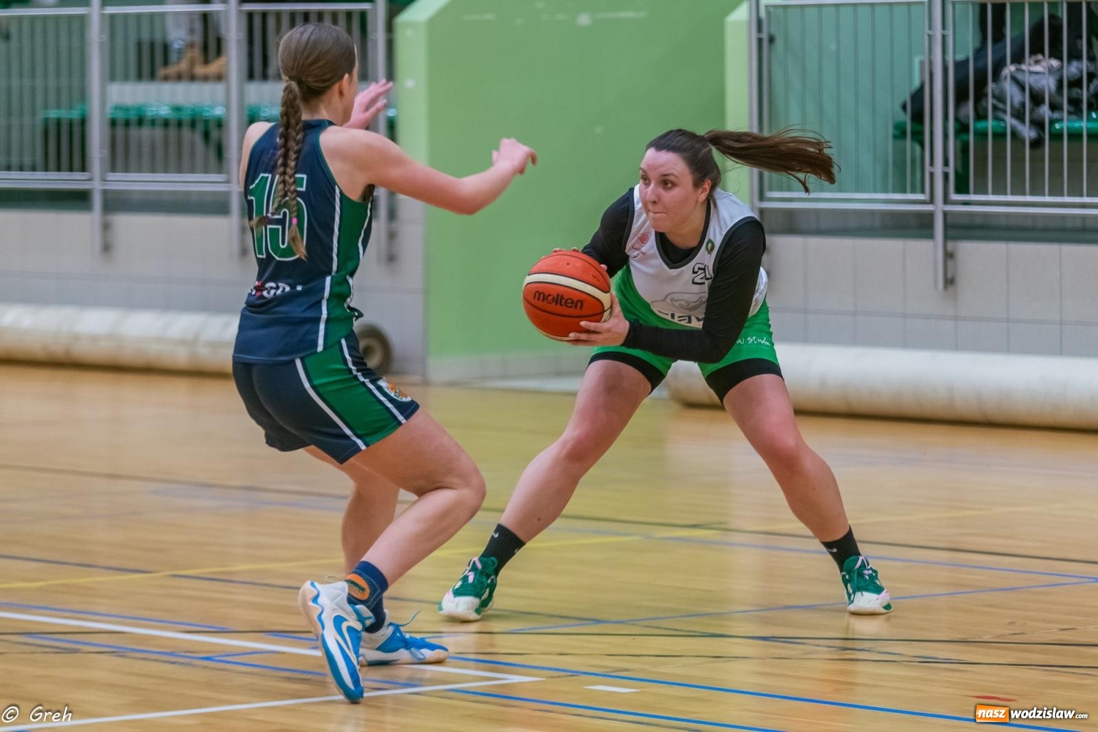 Zdjęcie w galerii na portalu naszwodzislaw.com: Koszykówka. Walka do ostatniej syreny. Olimpia górą w Raciborzu [FOTO i WIDEO] wiadomości z regionu