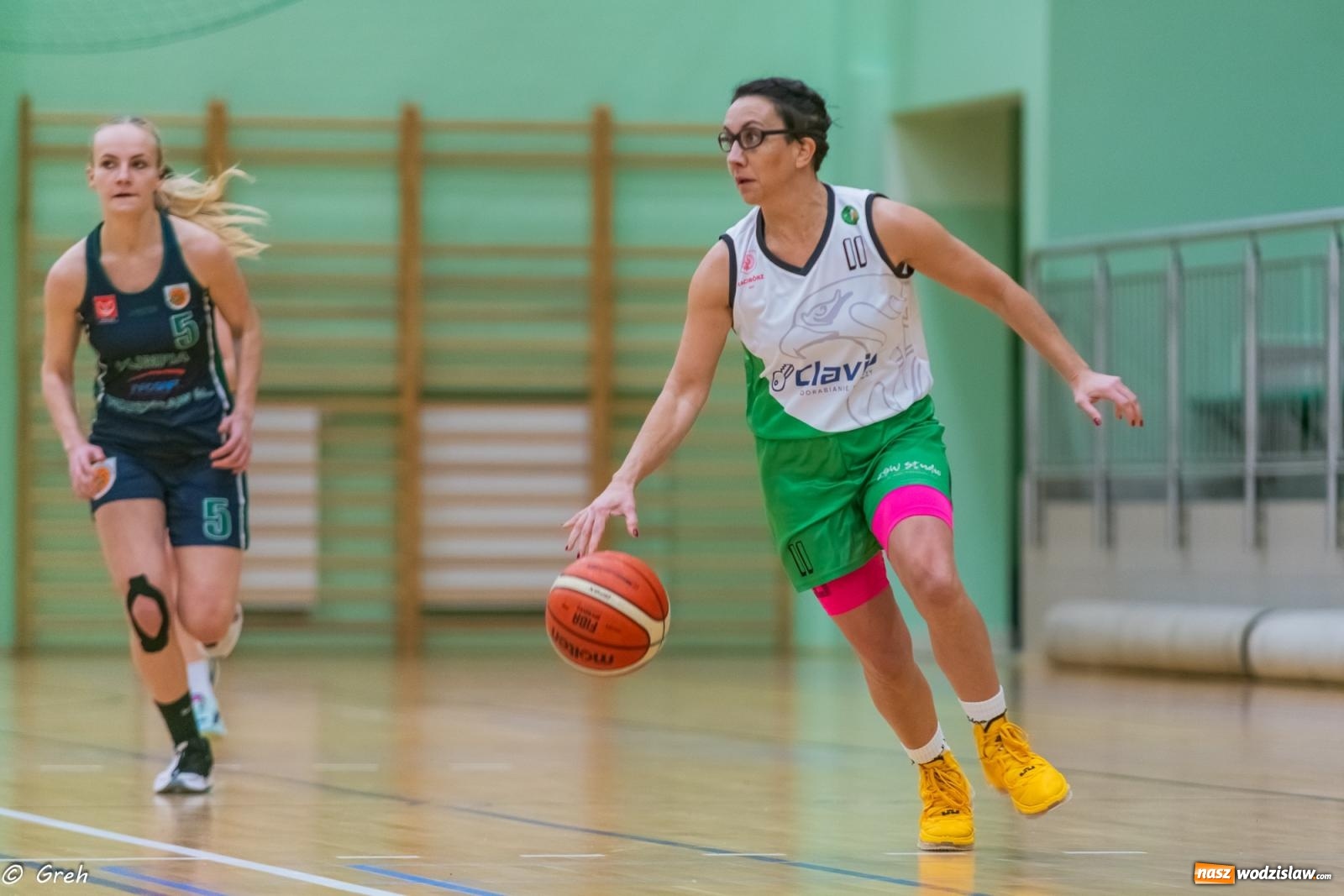 Zdjęcie w galerii na portalu naszwodzislaw.com: Koszykówka. Walka do ostatniej syreny. Olimpia górą w Raciborzu [FOTO i WIDEO] wiadomości z regionu