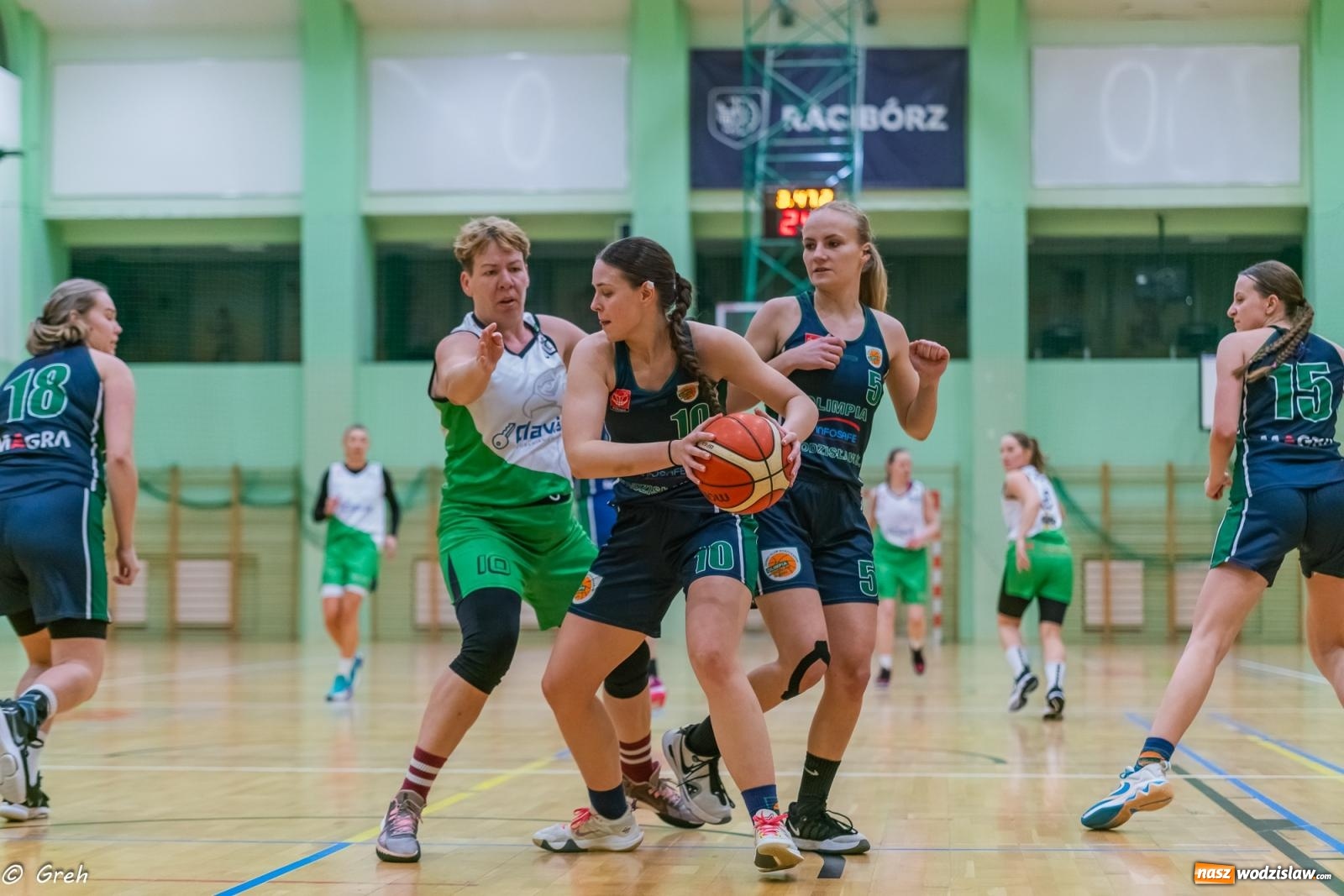 Zdjęcie w galerii na portalu naszwodzislaw.com: Koszykówka. Walka do ostatniej syreny. Olimpia górą w Raciborzu [FOTO i WIDEO] wiadomości z regionu