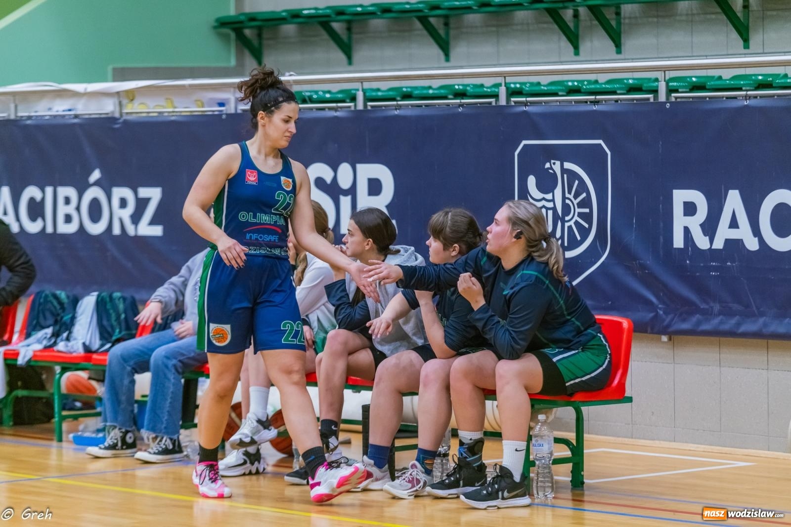 Zdjęcie w galerii na portalu naszwodzislaw.com: Koszykówka. Walka do ostatniej syreny. Olimpia górą w Raciborzu [FOTO i WIDEO] wiadomości z regionu