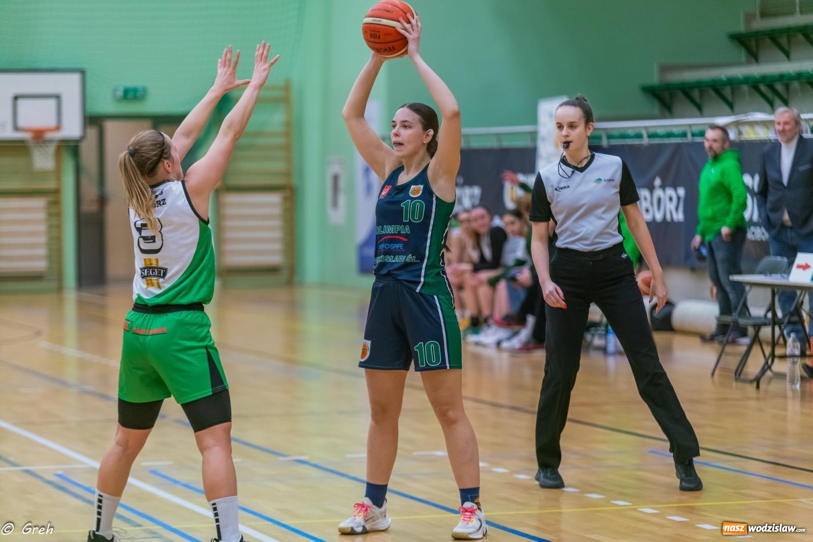 Zdjęcie w galerii na portalu naszwodzislaw.com: Koszykówka. Walka do ostatniej syreny. Olimpia górą w Raciborzu [FOTO i WIDEO] wiadomości z regionu