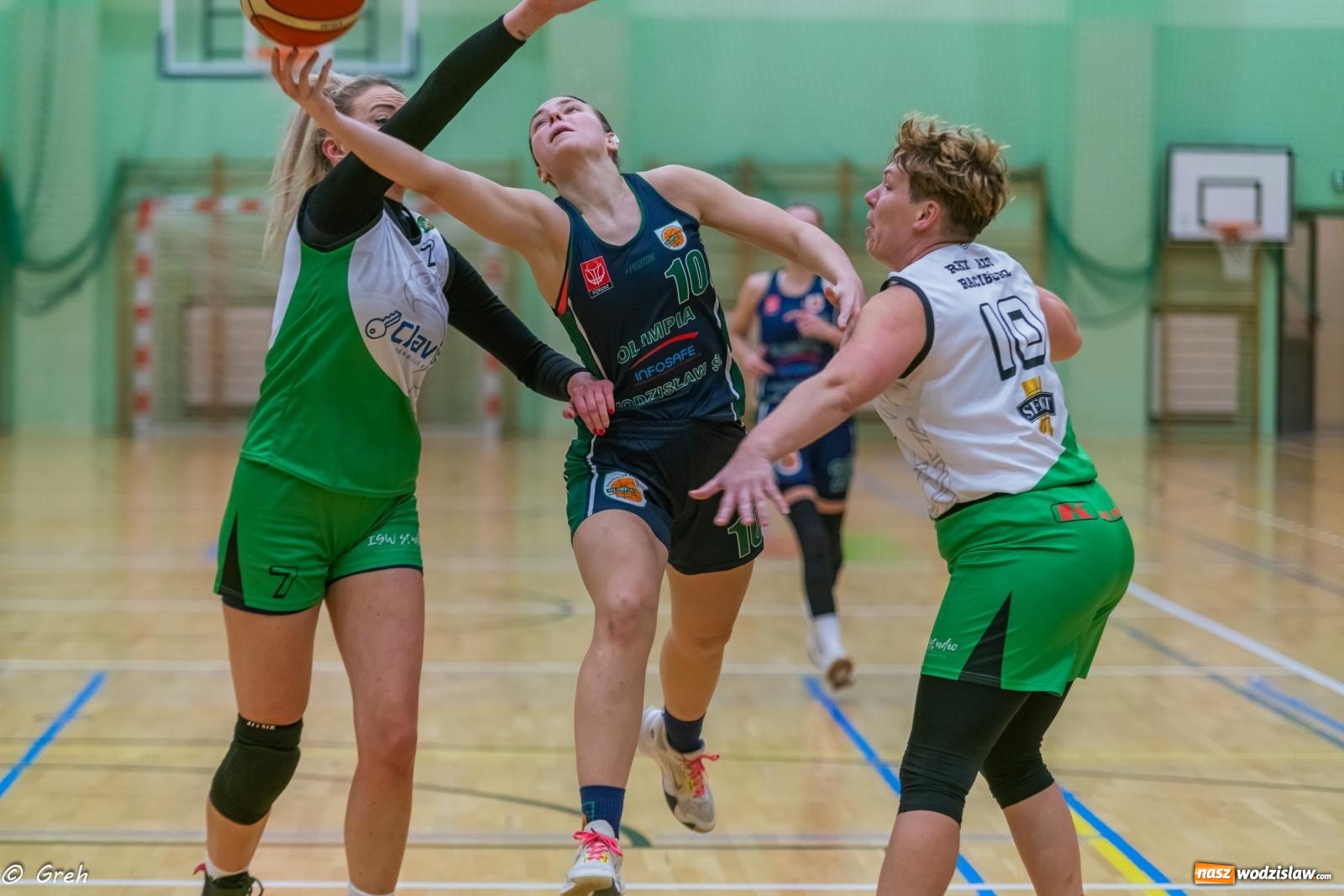 Zdjęcie w galerii na portalu naszwodzislaw.com: Koszykówka. Walka do ostatniej syreny. Olimpia górą w Raciborzu [FOTO i WIDEO] wiadomości z regionu