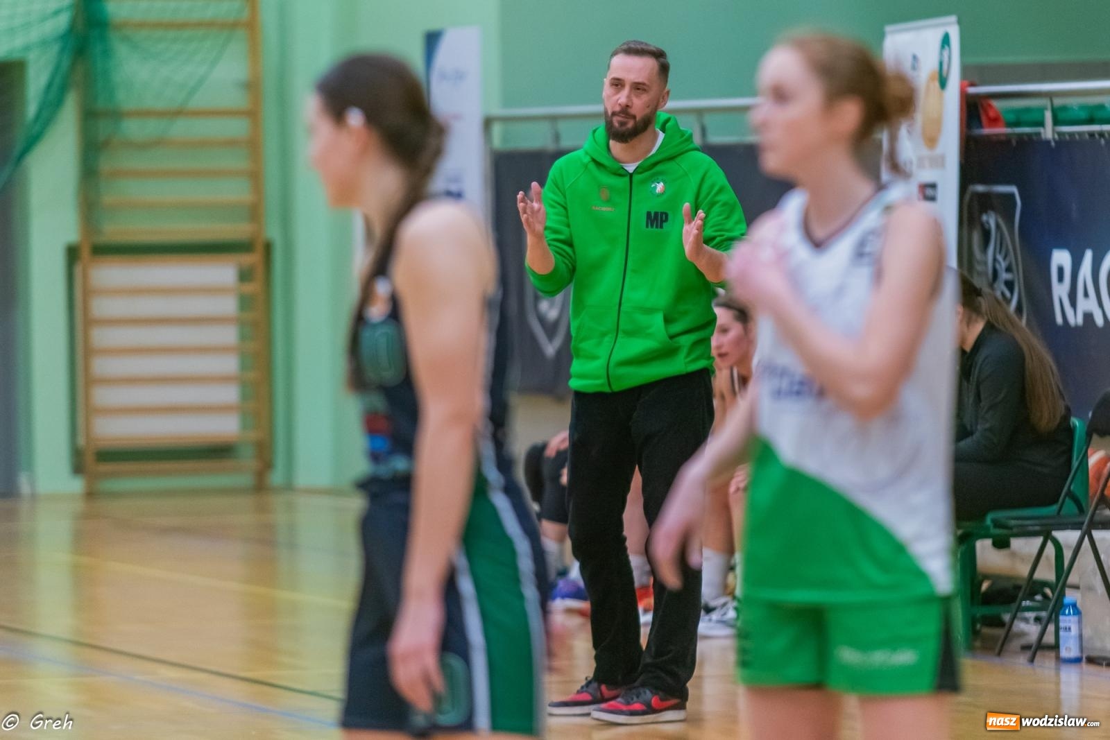 Zdjęcie w galerii na portalu naszwodzislaw.com: Koszykówka. Walka do ostatniej syreny. Olimpia górą w Raciborzu [FOTO i WIDEO] wiadomości z regionu