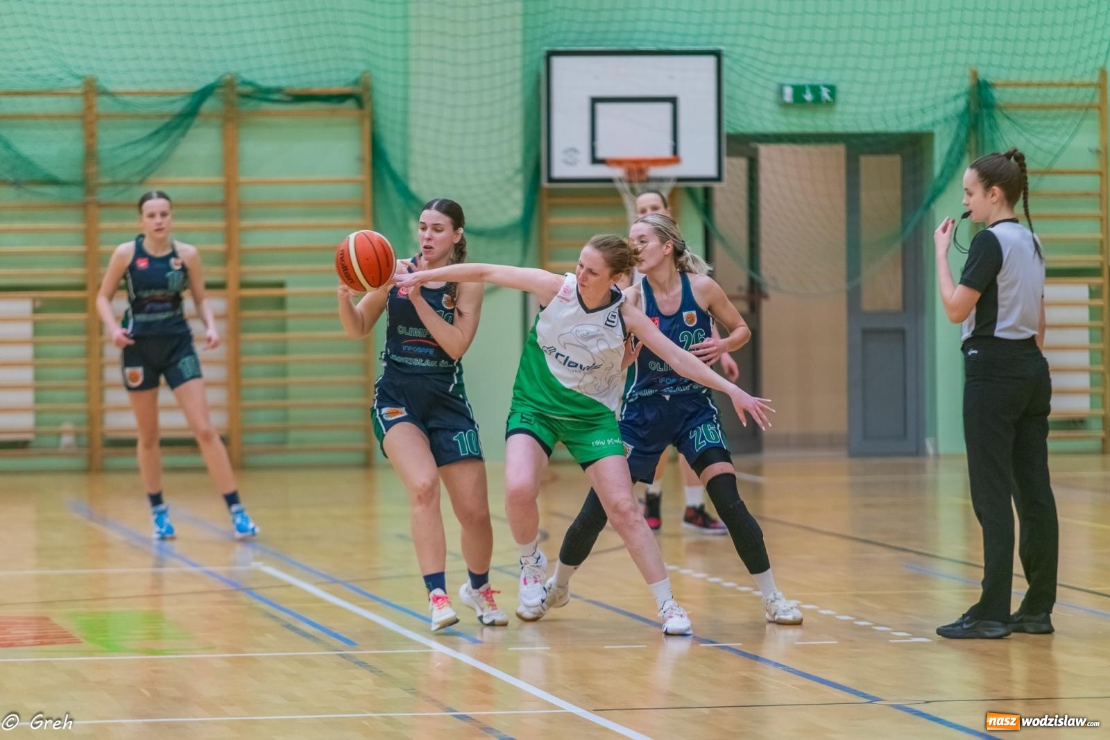 Zdjęcie w galerii na portalu naszwodzislaw.com: Koszykówka. Walka do ostatniej syreny. Olimpia górą w Raciborzu [FOTO i WIDEO] wiadomości z regionu