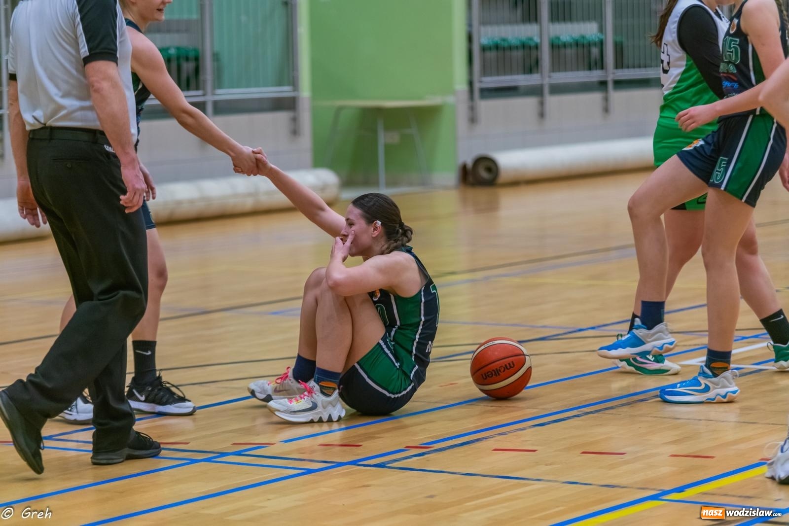 Zdjęcie w galerii na portalu naszwodzislaw.com: Koszykówka. Walka do ostatniej syreny. Olimpia górą w Raciborzu [FOTO i WIDEO] wiadomości z regionu