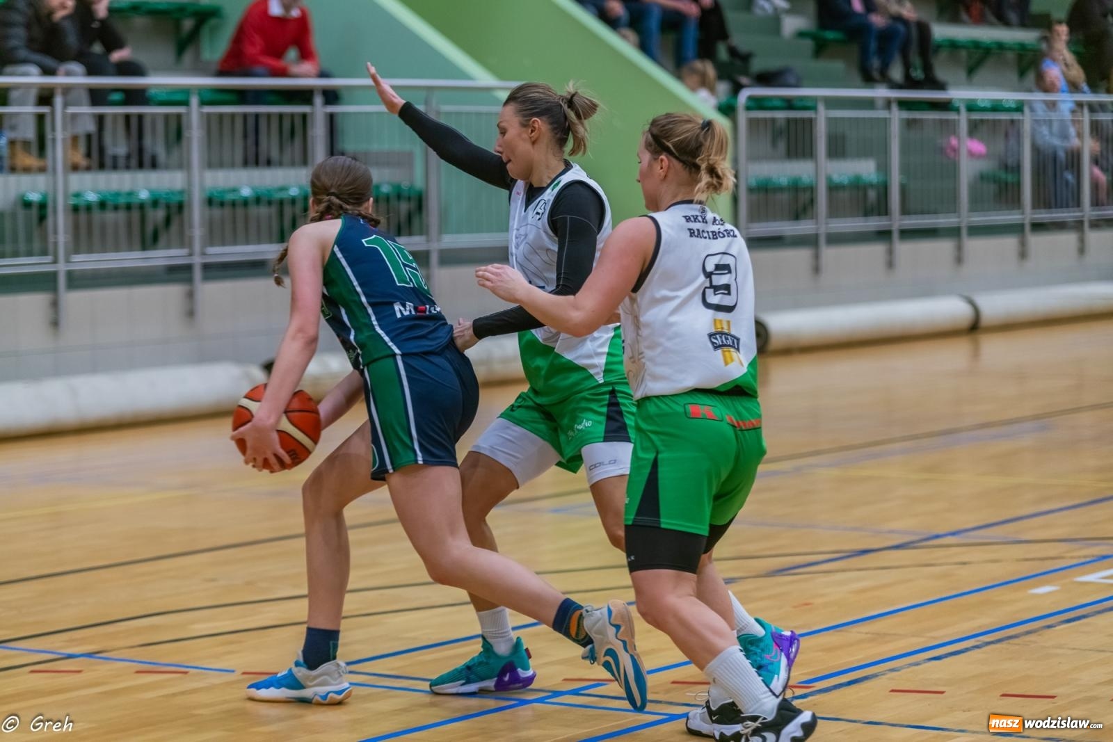 Zdjęcie w galerii na portalu naszwodzislaw.com: Koszykówka. Walka do ostatniej syreny. Olimpia górą w Raciborzu [FOTO i WIDEO] wiadomości z regionu