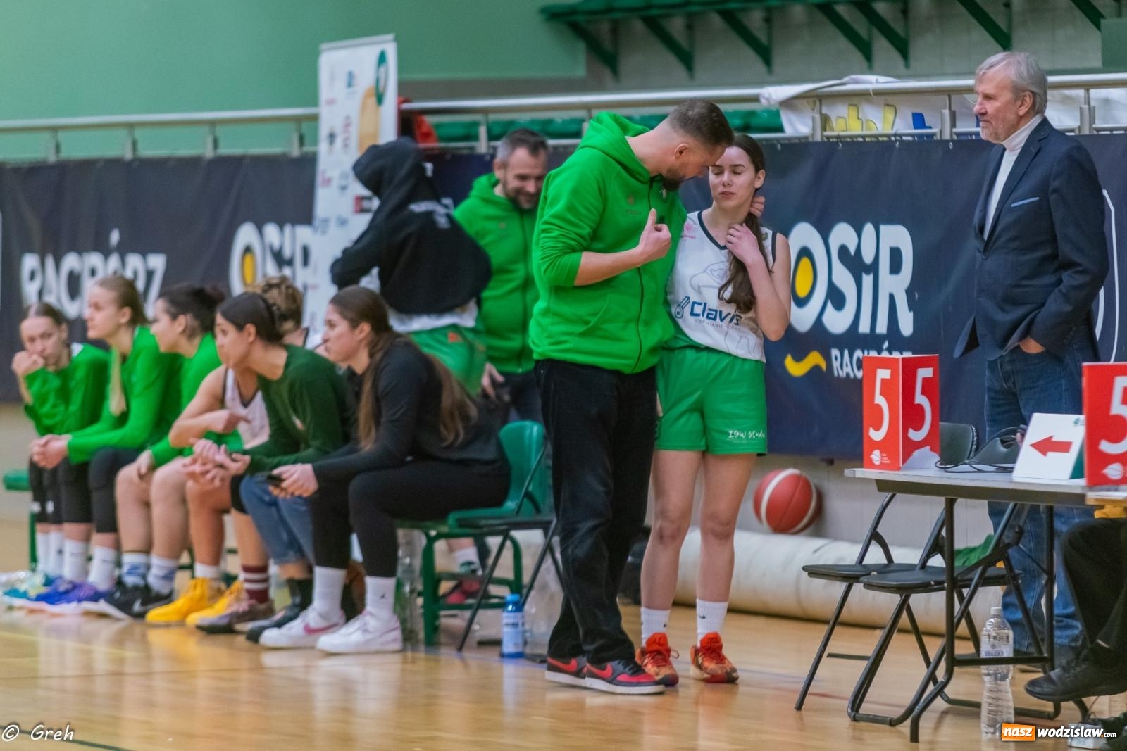 Zdjęcie w galerii na portalu naszwodzislaw.com: Koszykówka. Walka do ostatniej syreny. Olimpia górą w Raciborzu [FOTO i WIDEO] wiadomości z regionu