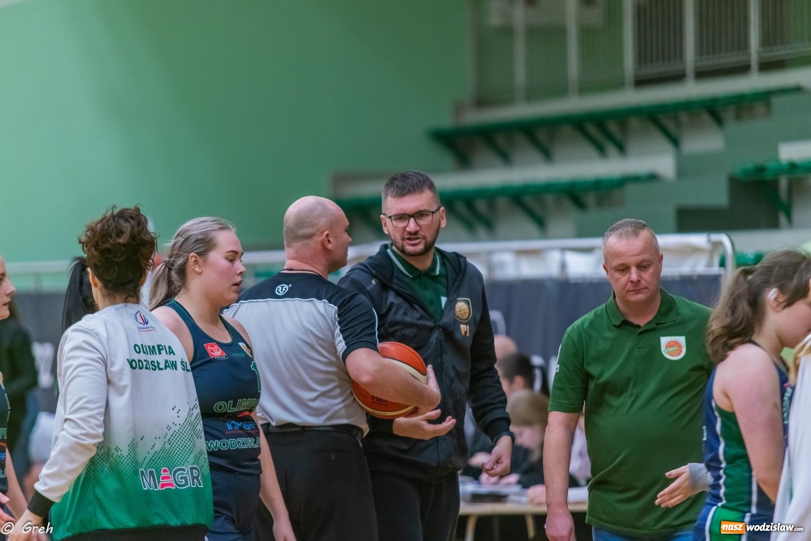 Zdjęcie w galerii na portalu naszwodzislaw.com: Koszykówka. Walka do ostatniej syreny. Olimpia górą w Raciborzu [FOTO i WIDEO] wiadomości z regionu