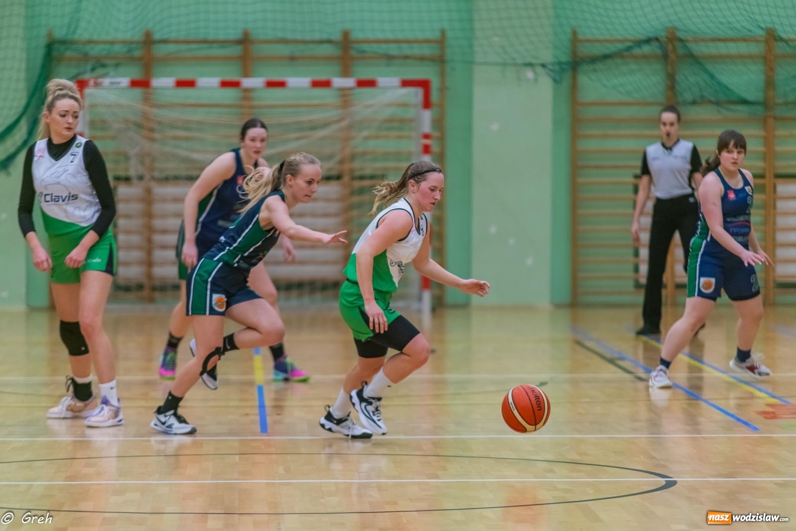 Zdjęcie w galerii na portalu naszwodzislaw.com: Koszykówka. Walka do ostatniej syreny. Olimpia górą w Raciborzu [FOTO i WIDEO] wiadomości z regionu