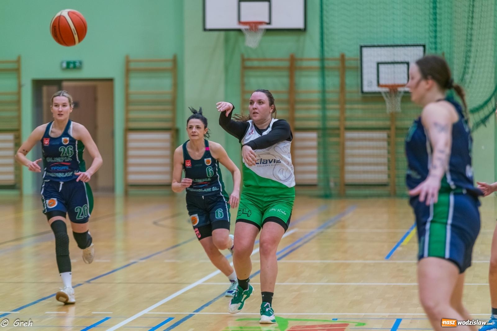 Zdjęcie w galerii na portalu naszwodzislaw.com: Koszykówka. Walka do ostatniej syreny. Olimpia górą w Raciborzu [FOTO i WIDEO] wiadomości z regionu