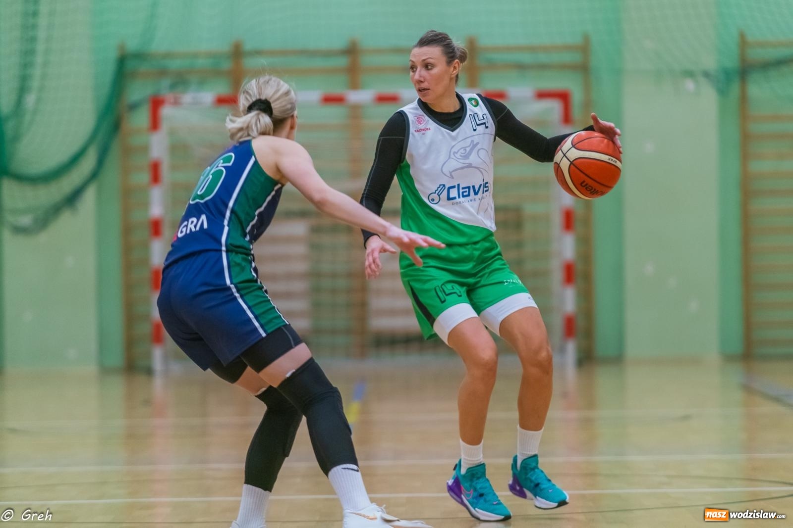 Zdjęcie w galerii na portalu naszwodzislaw.com: Koszykówka. Walka do ostatniej syreny. Olimpia górą w Raciborzu [FOTO i WIDEO] wiadomości z regionu