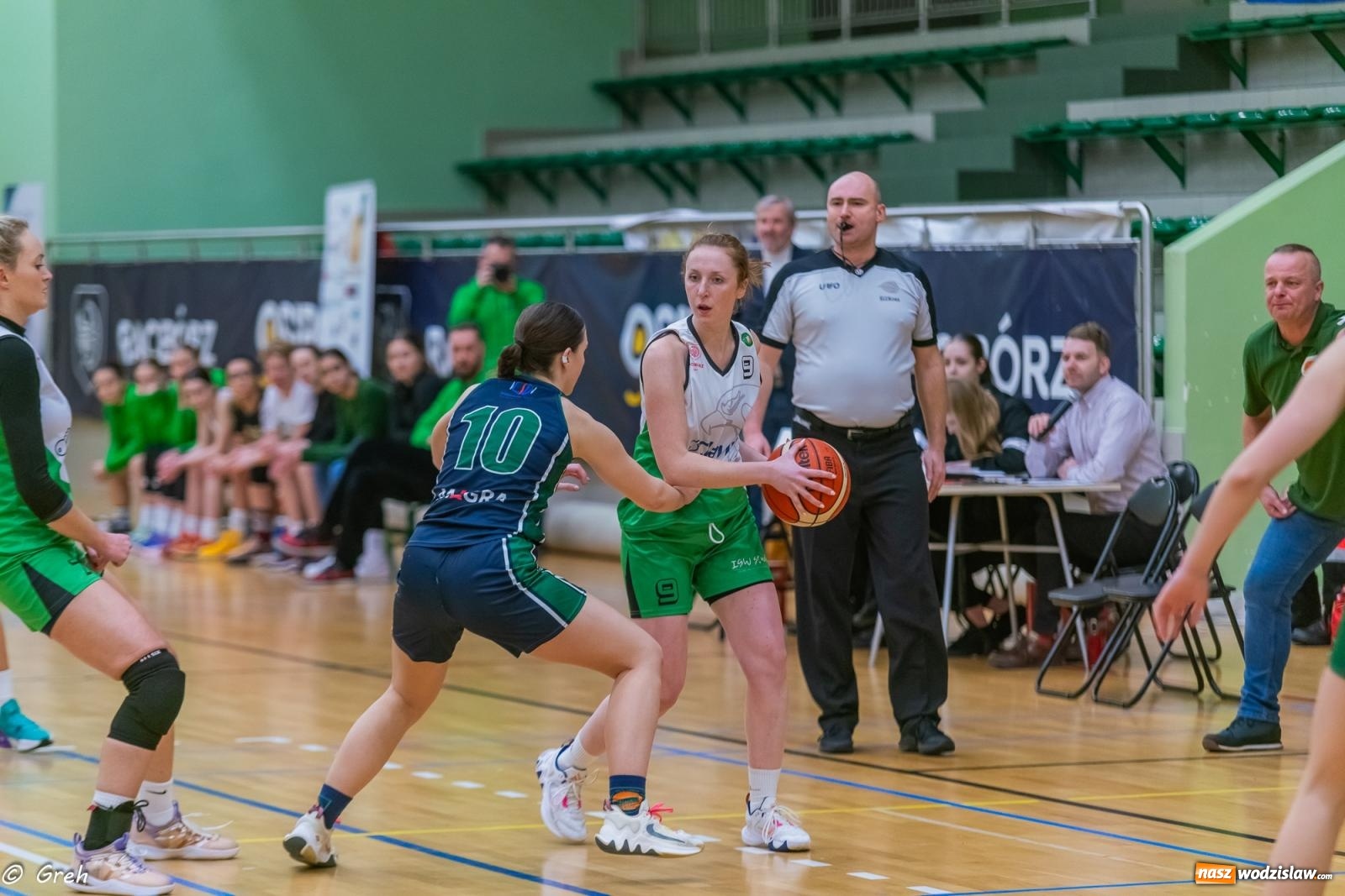 Zdjęcie w galerii na portalu naszwodzislaw.com: Koszykówka. Walka do ostatniej syreny. Olimpia górą w Raciborzu [FOTO i WIDEO] wiadomości z regionu