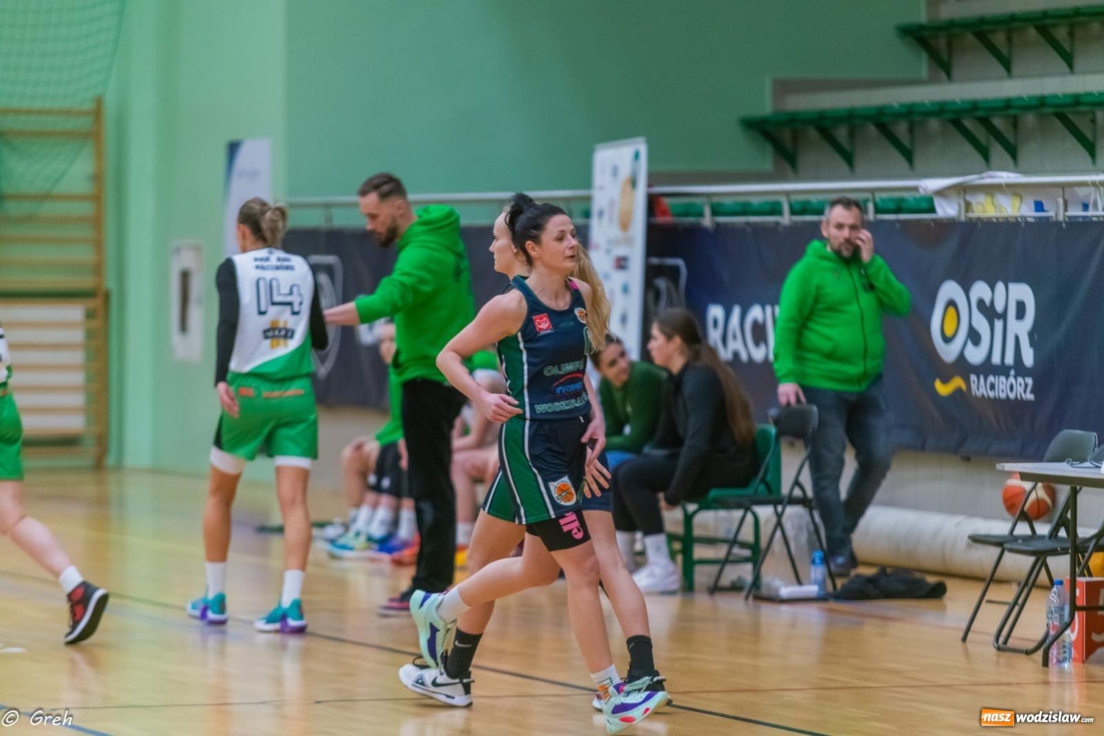 Zdjęcie w galerii na portalu naszwodzislaw.com: Koszykówka. Walka do ostatniej syreny. Olimpia górą w Raciborzu [FOTO i WIDEO] wiadomości z regionu