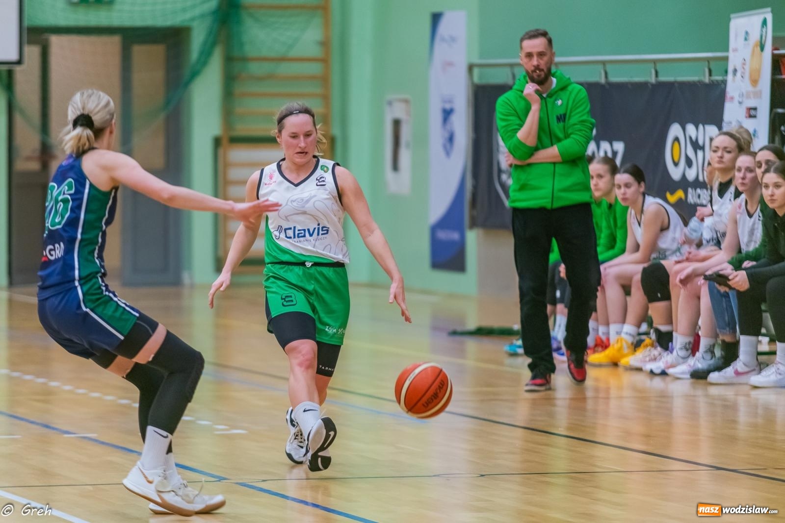 Zdjęcie w galerii na portalu naszwodzislaw.com: Koszykówka. Walka do ostatniej syreny. Olimpia górą w Raciborzu [FOTO i WIDEO] wiadomości z regionu