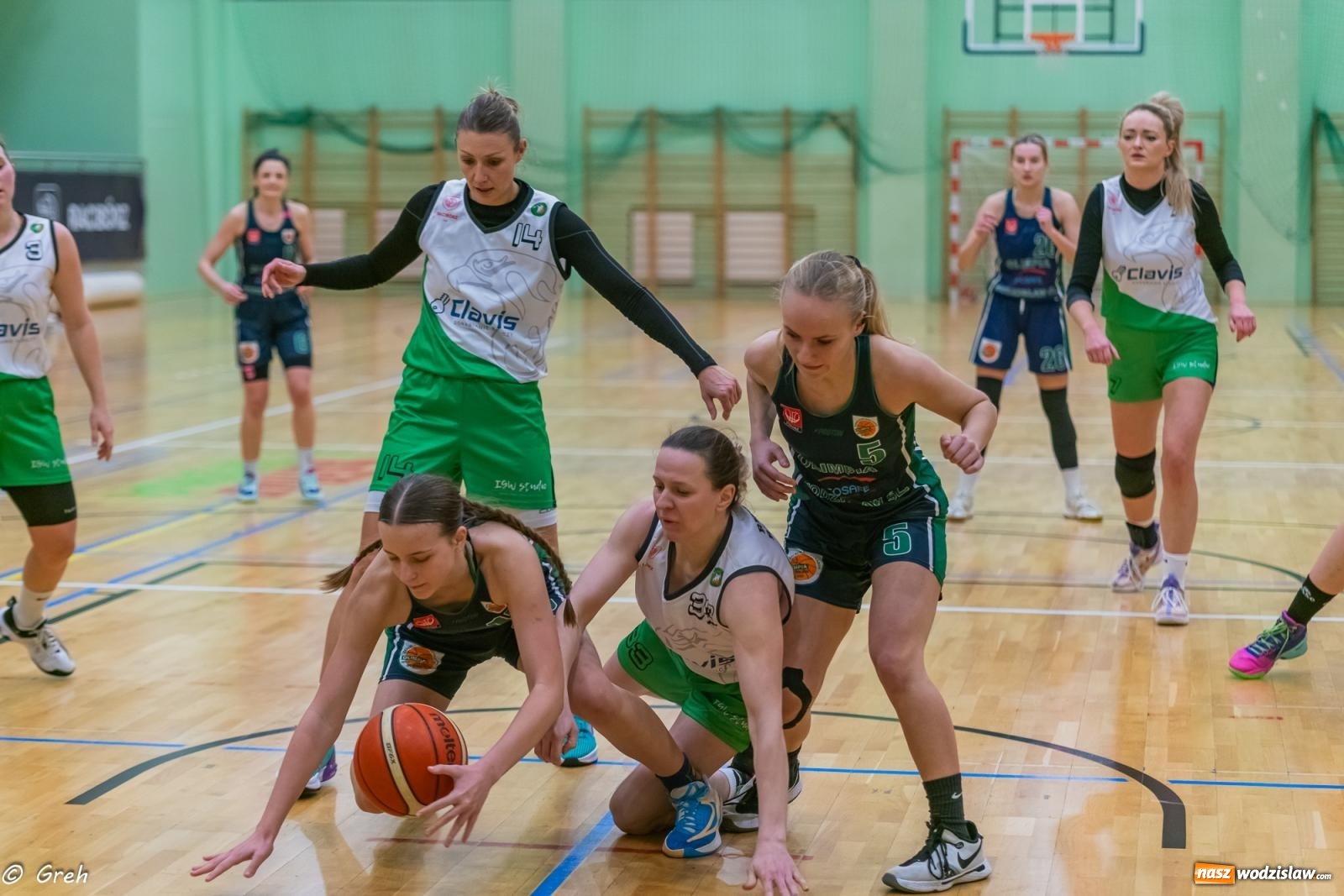 Zdjęcie w galerii na portalu naszwodzislaw.com: Koszykówka. Walka do ostatniej syreny. Olimpia górą w Raciborzu [FOTO i WIDEO] wiadomości z regionu