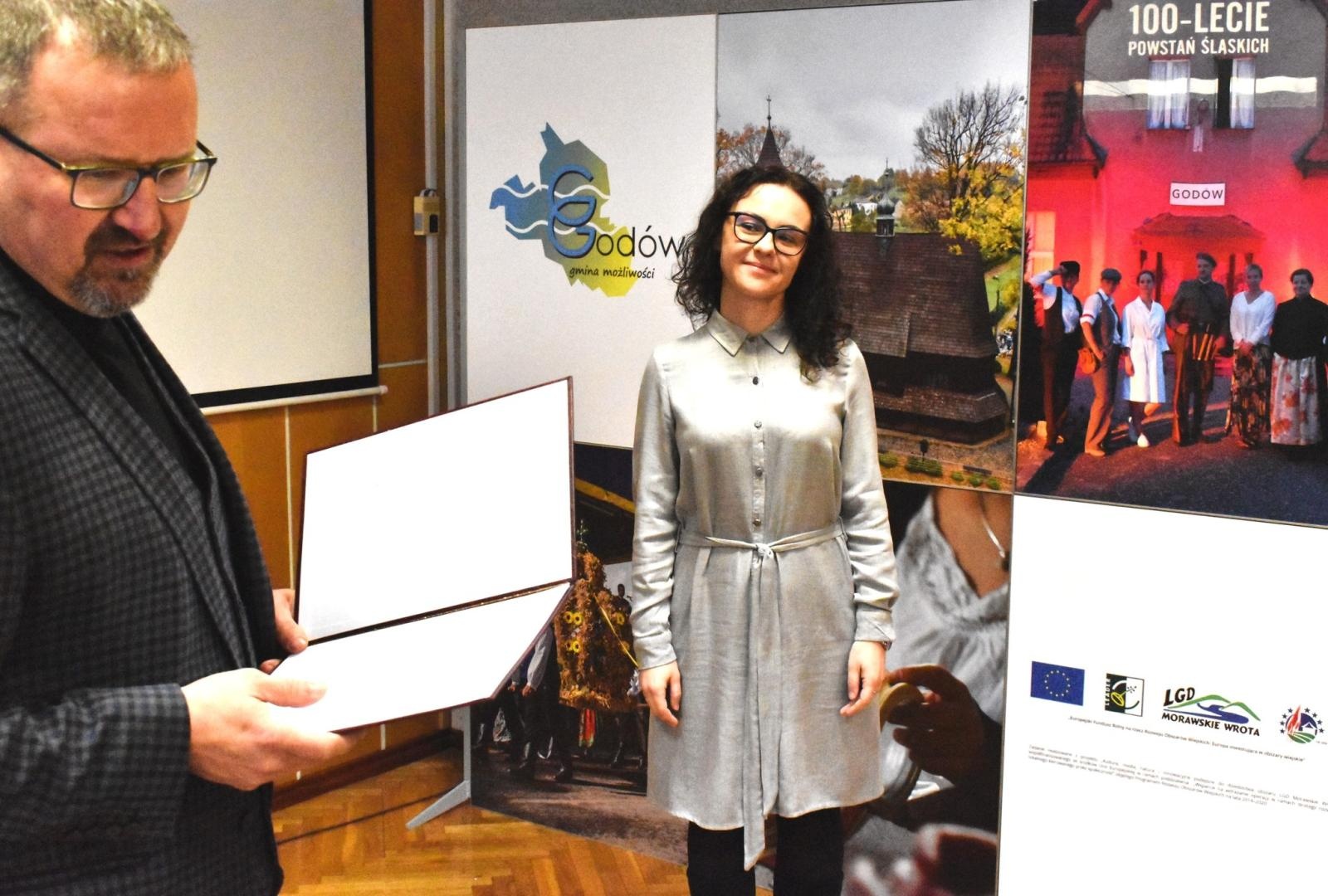 Zdjęcie w galerii na portalu naszwodzislaw.com: Nauczycielka z ZSP w Łaziskach z awansem zawodowym wiadomości z regionu