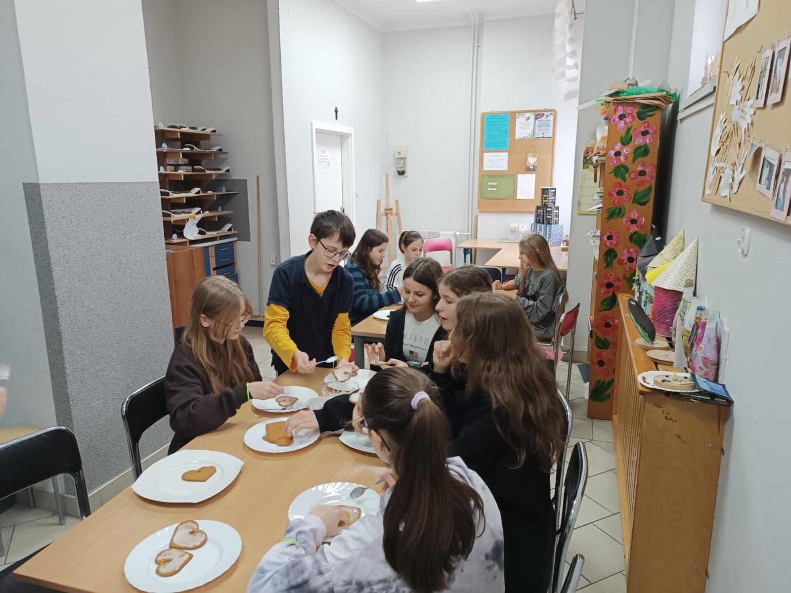 Zdjęcie w galerii na portalu naszwodzislaw.com: Goście z Krasnego Pola w zawadzkiej szkole wiadomości z regionu