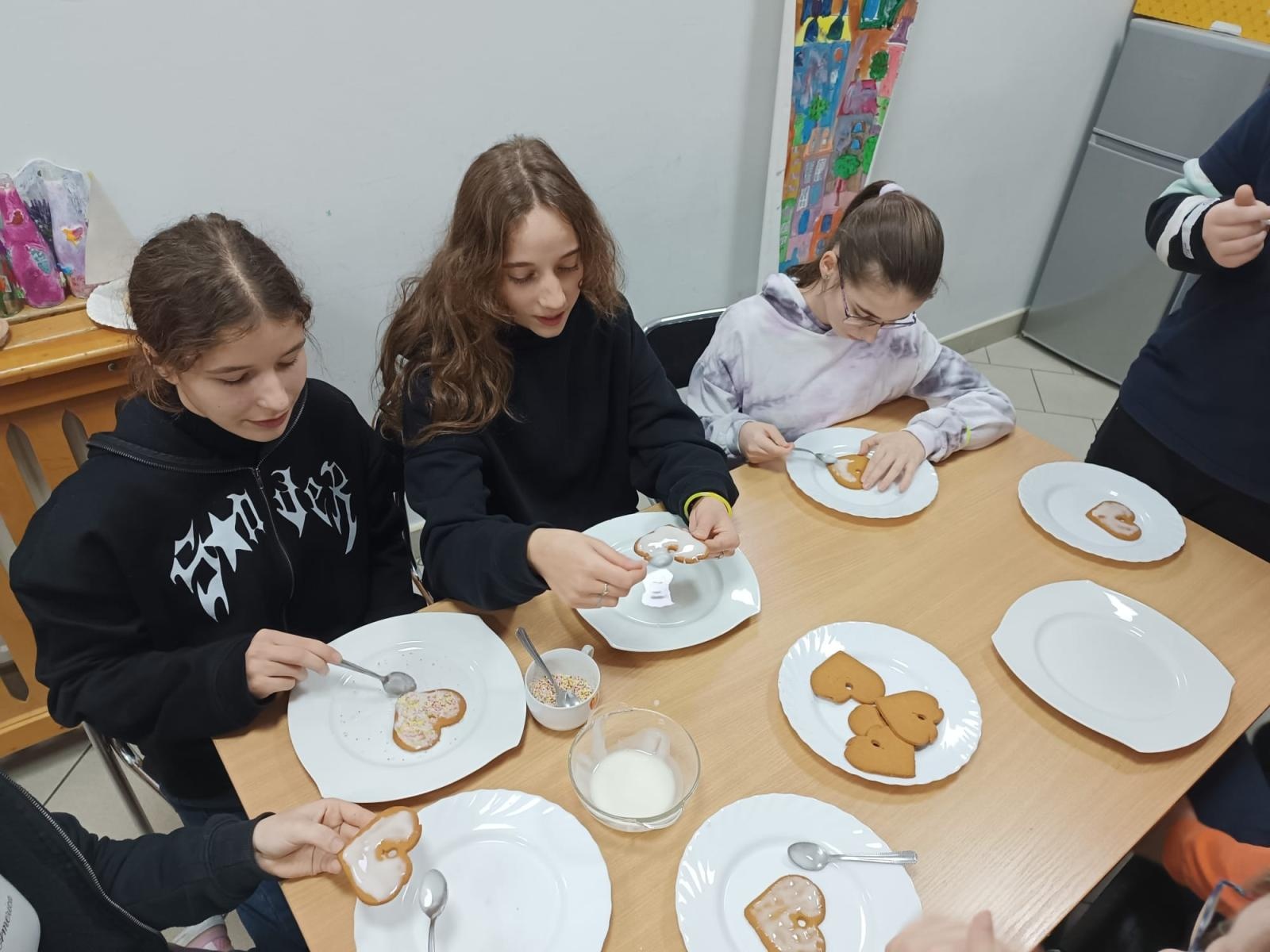 Zdjęcie w galerii na portalu naszwodzislaw.com: Goście z Krasnego Pola w zawadzkiej szkole wiadomości z regionu