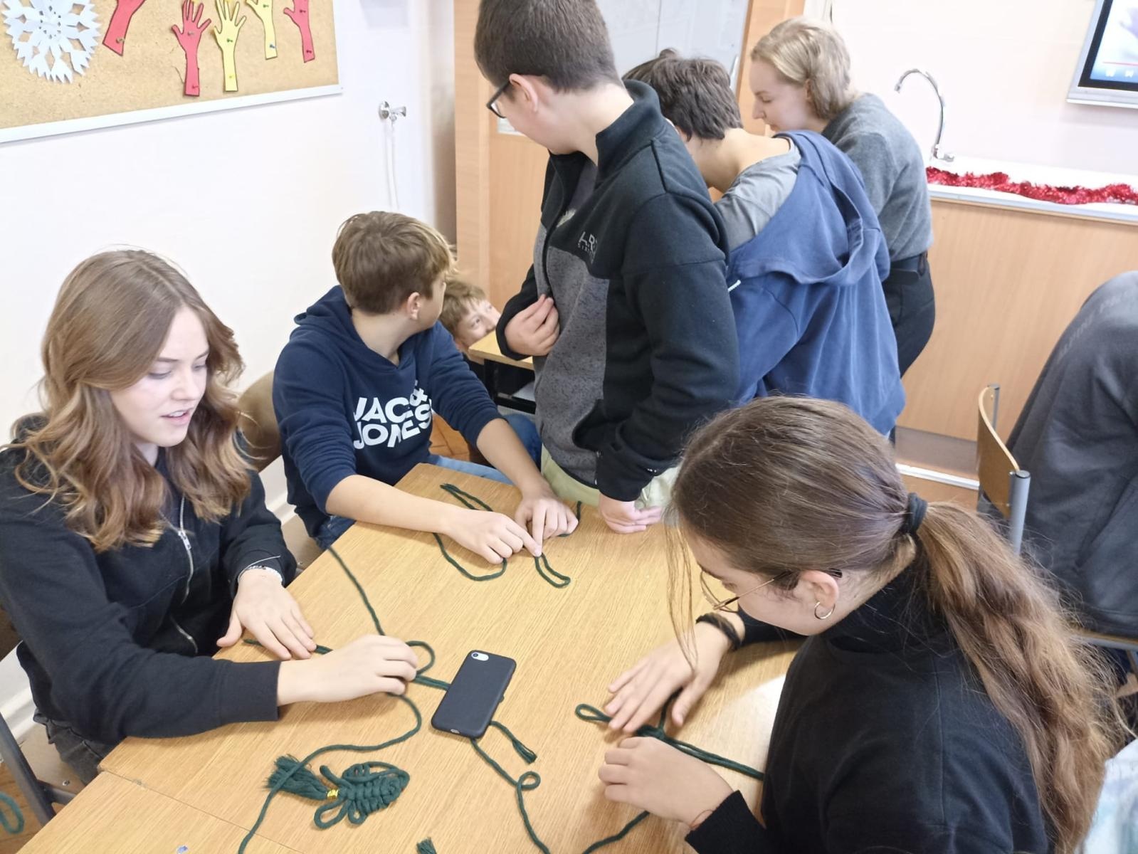 Zdjęcie w galerii na portalu naszwodzislaw.com: Goście z Krasnego Pola w zawadzkiej szkole wiadomości z regionu