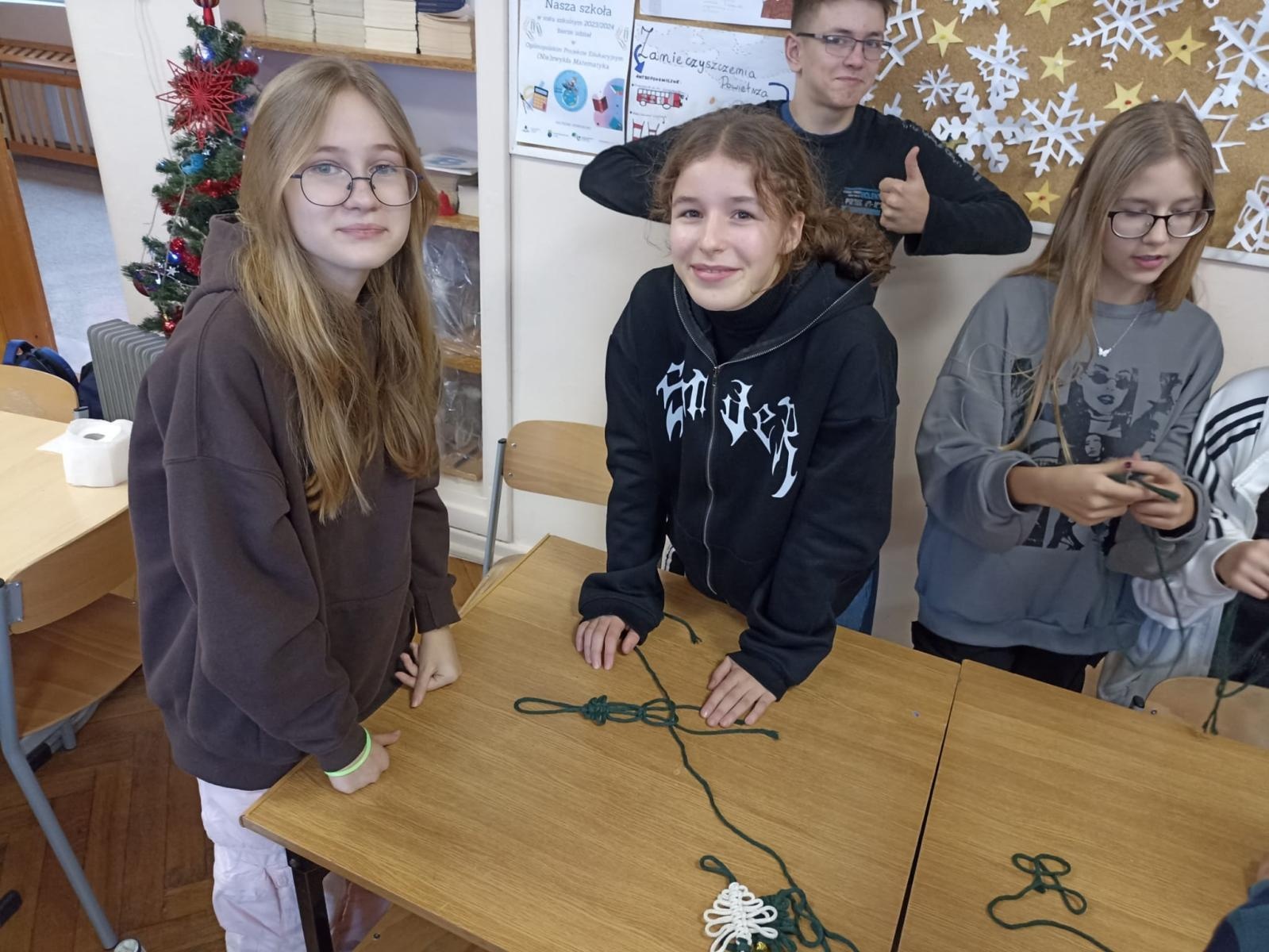 Zdjęcie w galerii na portalu naszwodzislaw.com: Goście z Krasnego Pola w zawadzkiej szkole wiadomości z regionu